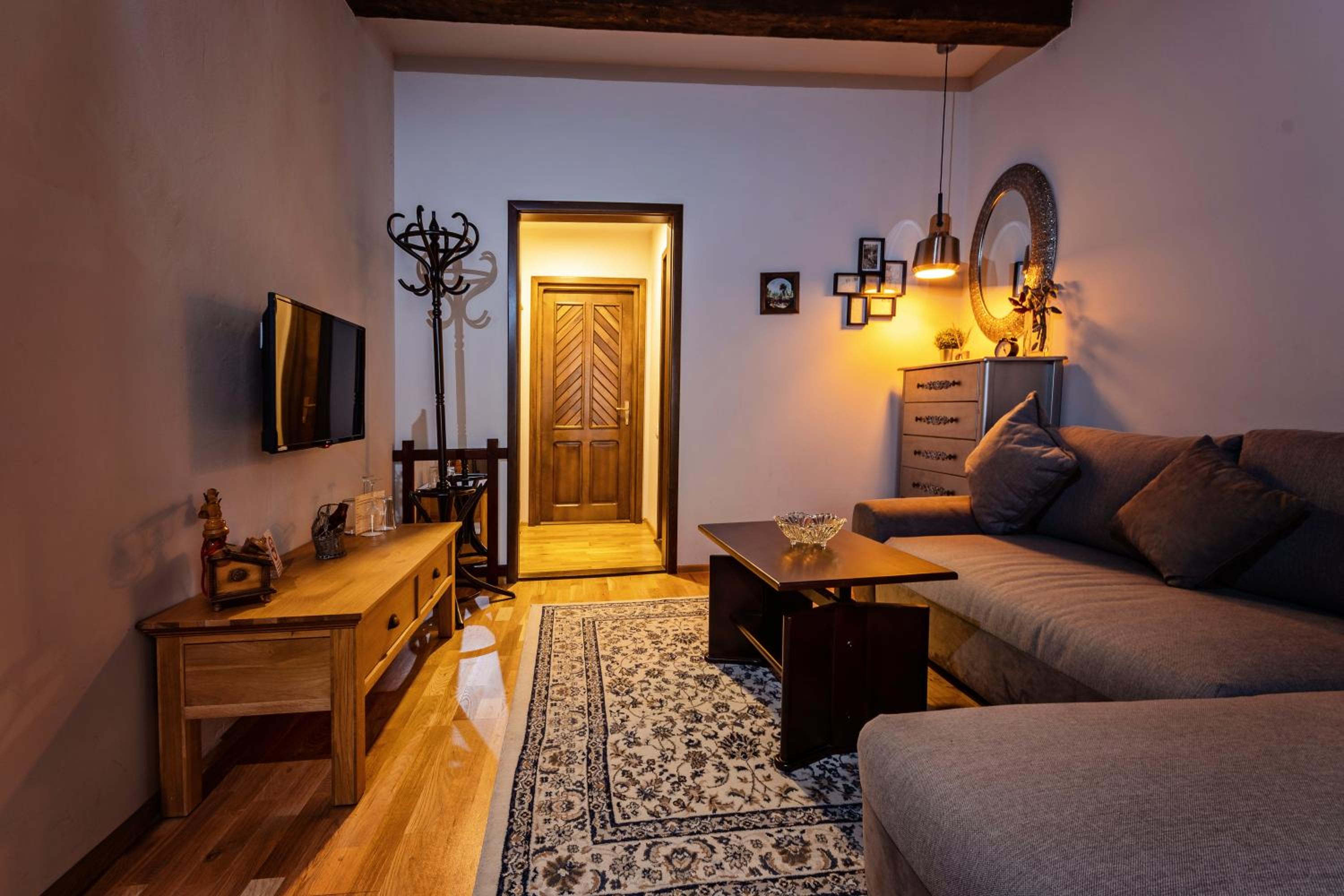 Suite with City View - Photo 15