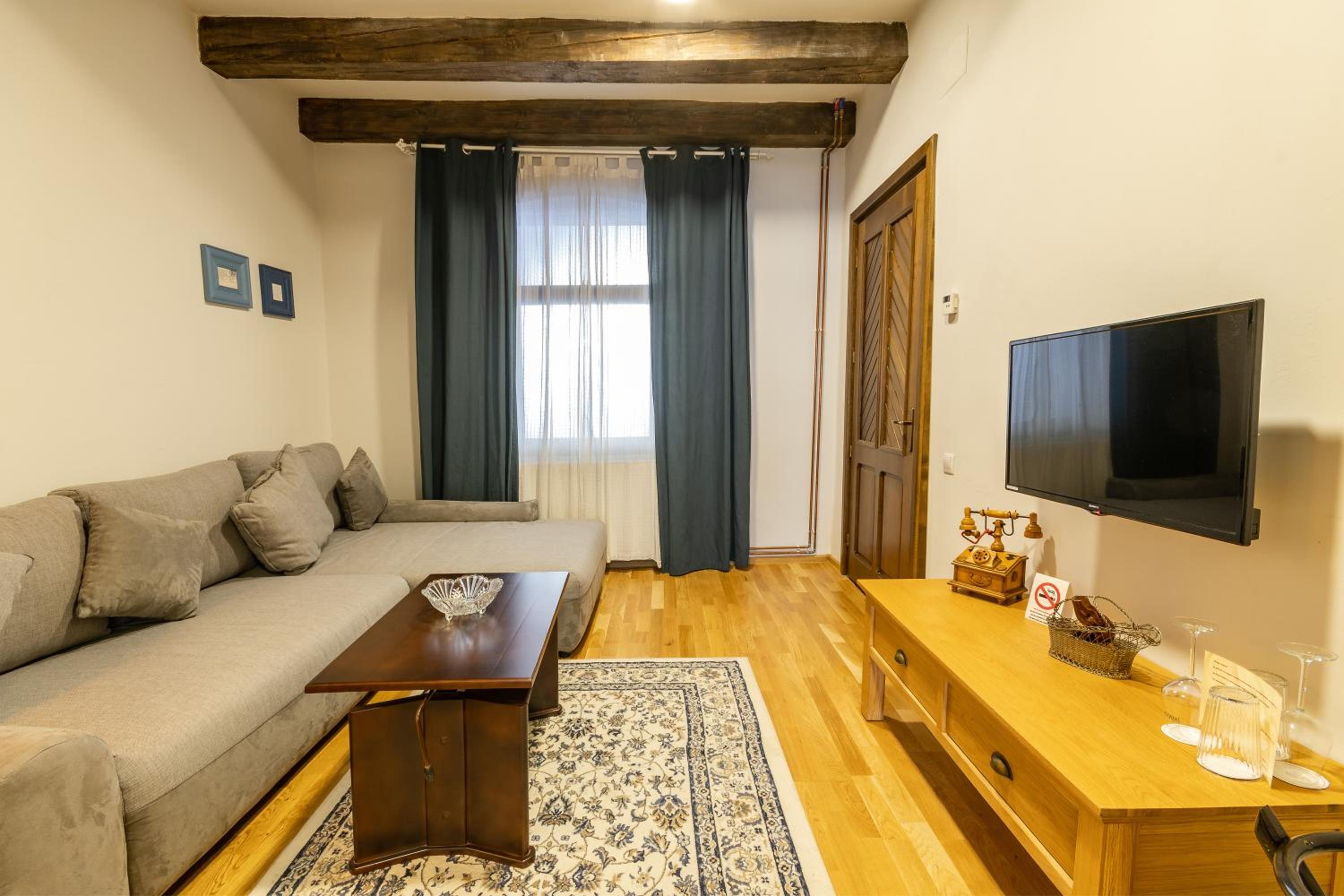 Suite with City View - Photo 18