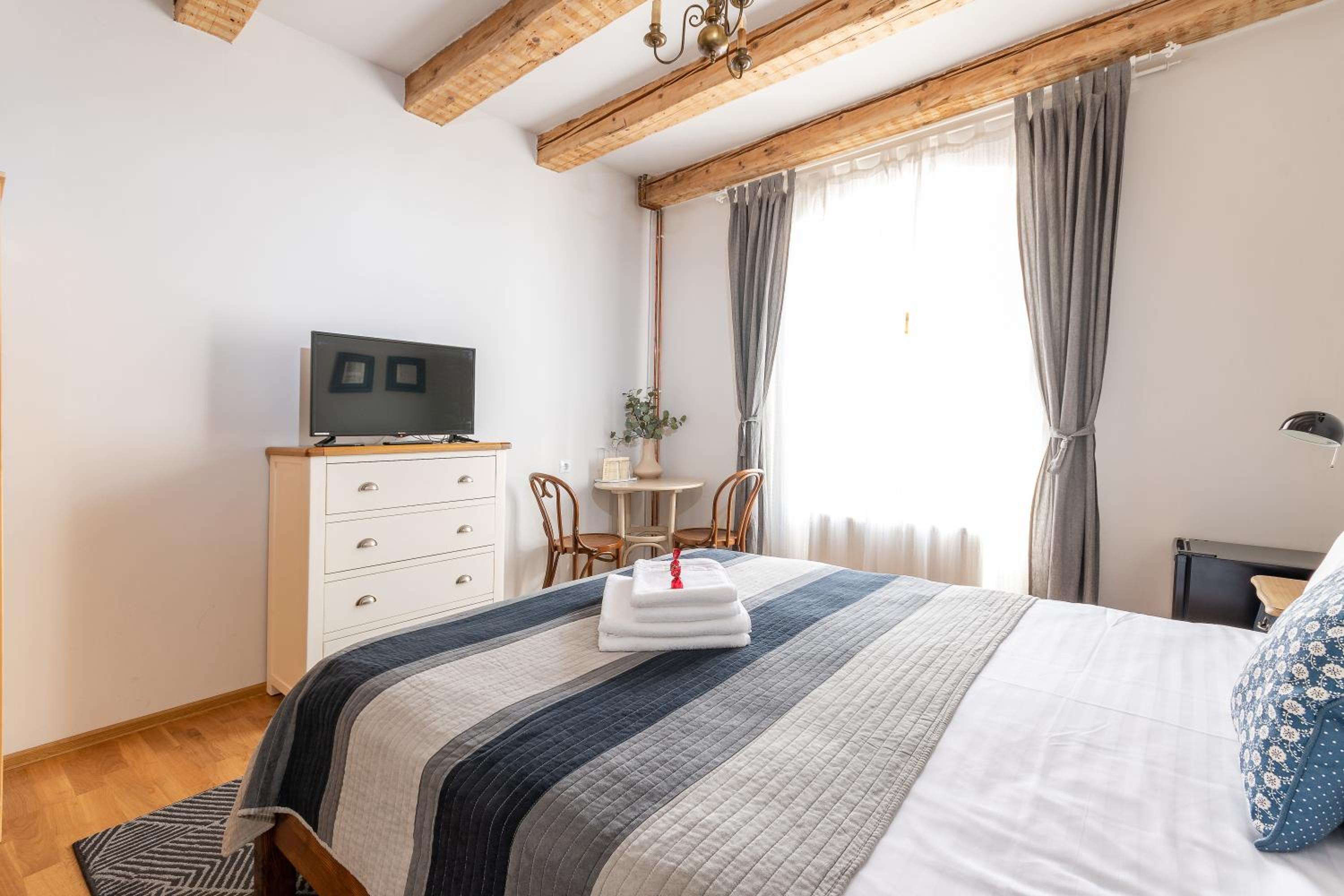 Suite with City View - Photo 19