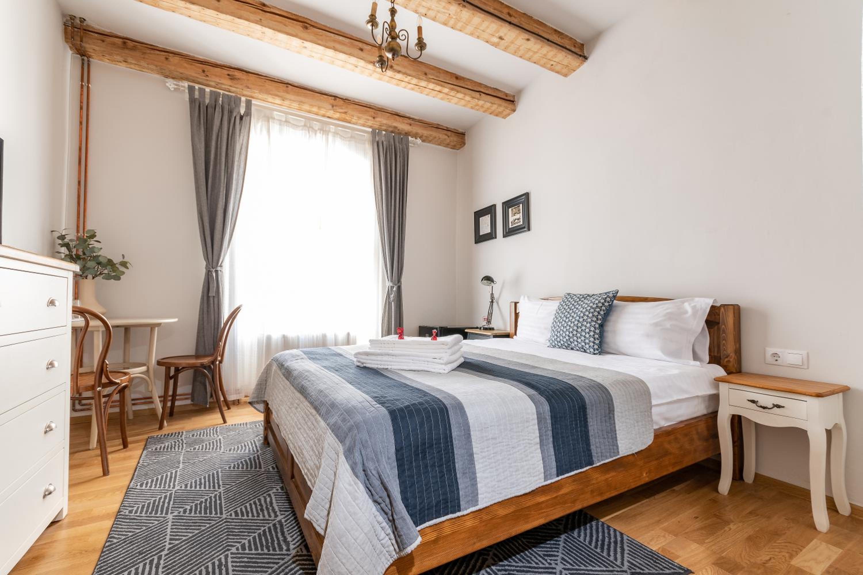 Suite with City View - Photo 17