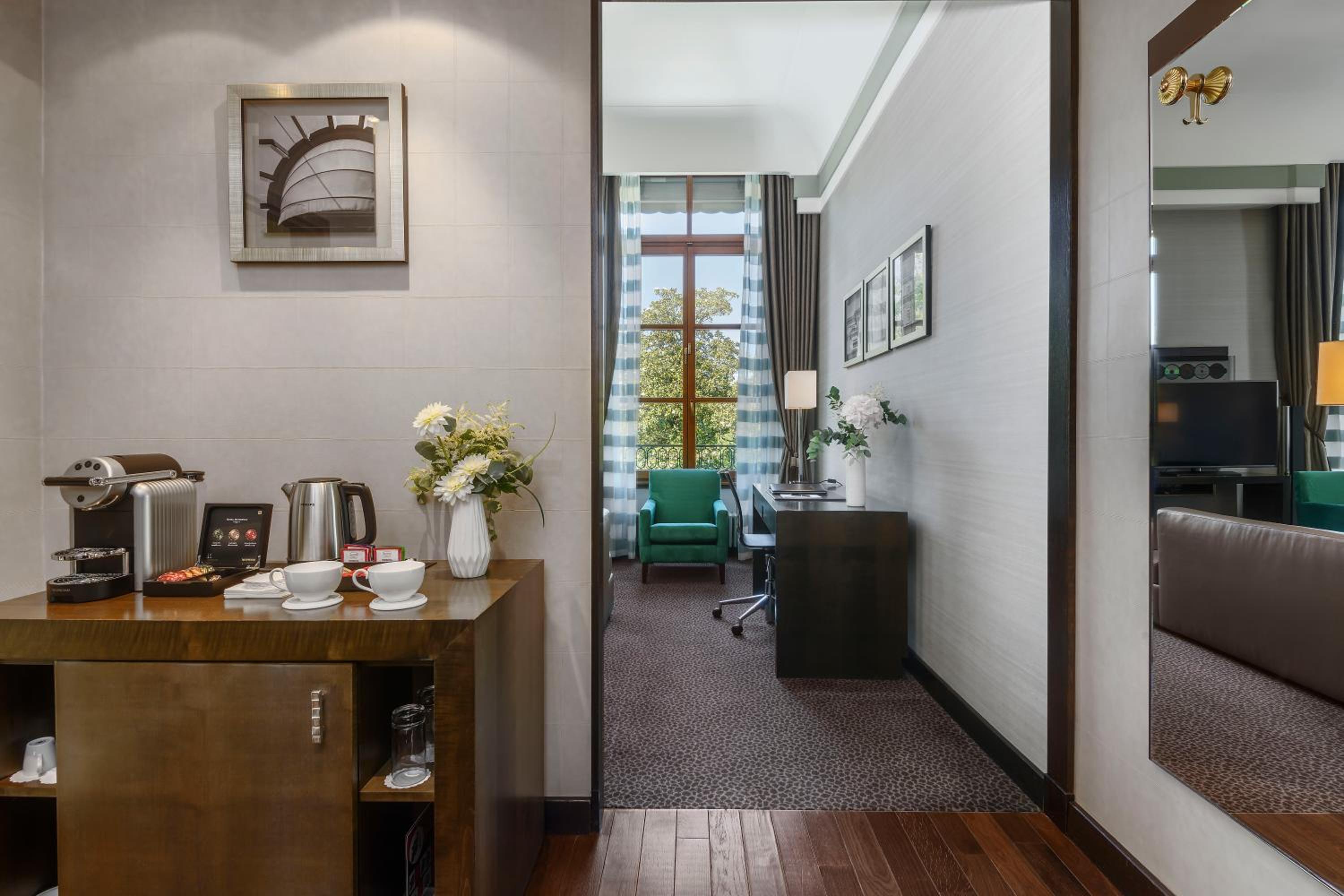 Deluxe Suite photo 1