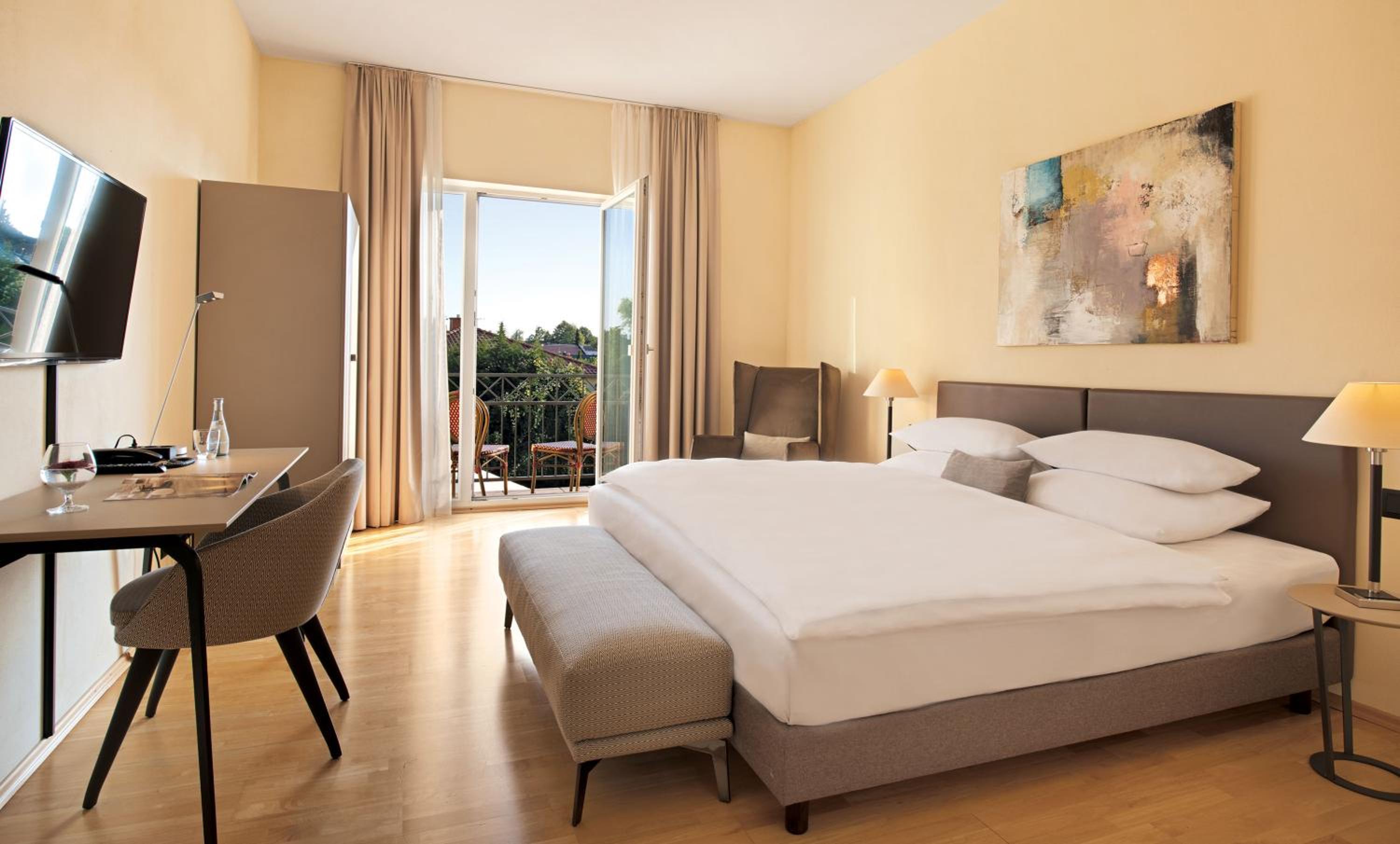 Superior Double Room with garden view, balcony & air-condition - Photo 6