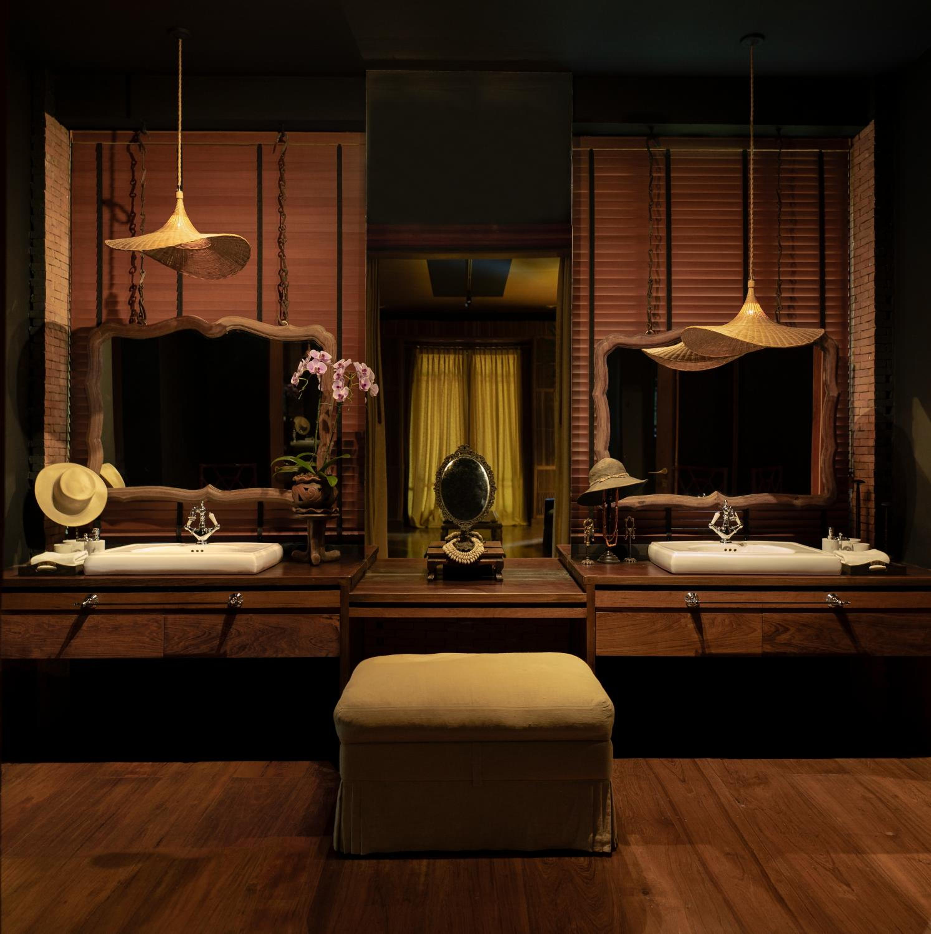 Superior King Suite