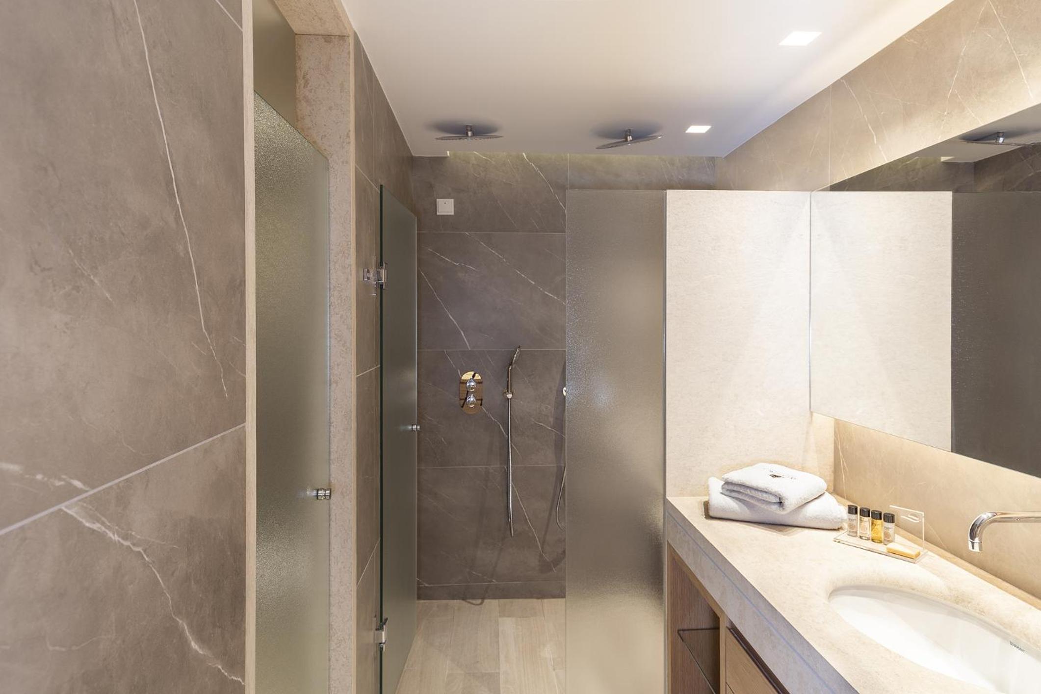Premium Double Room Inland View - Photo 6