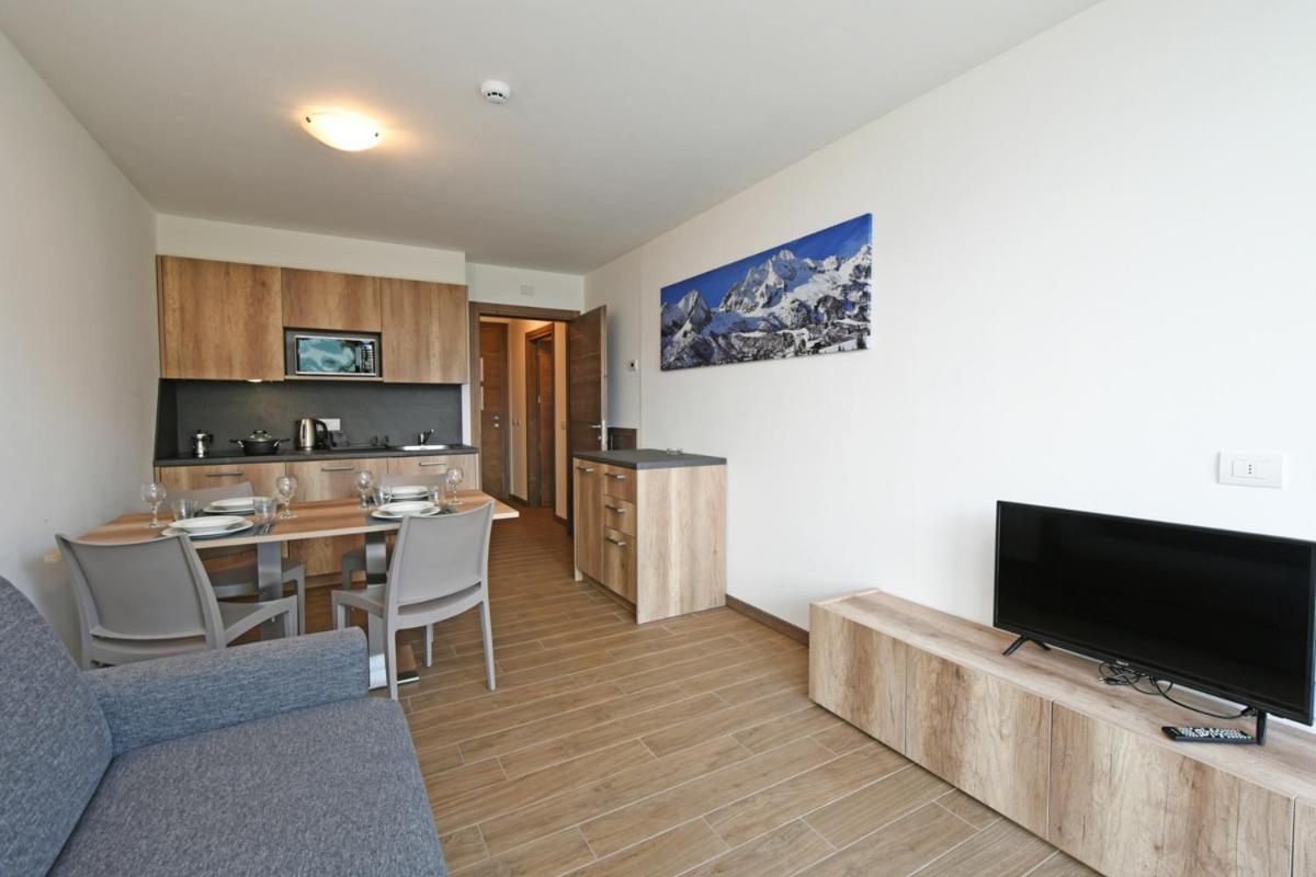 One-Bedroom Apartment photo 1