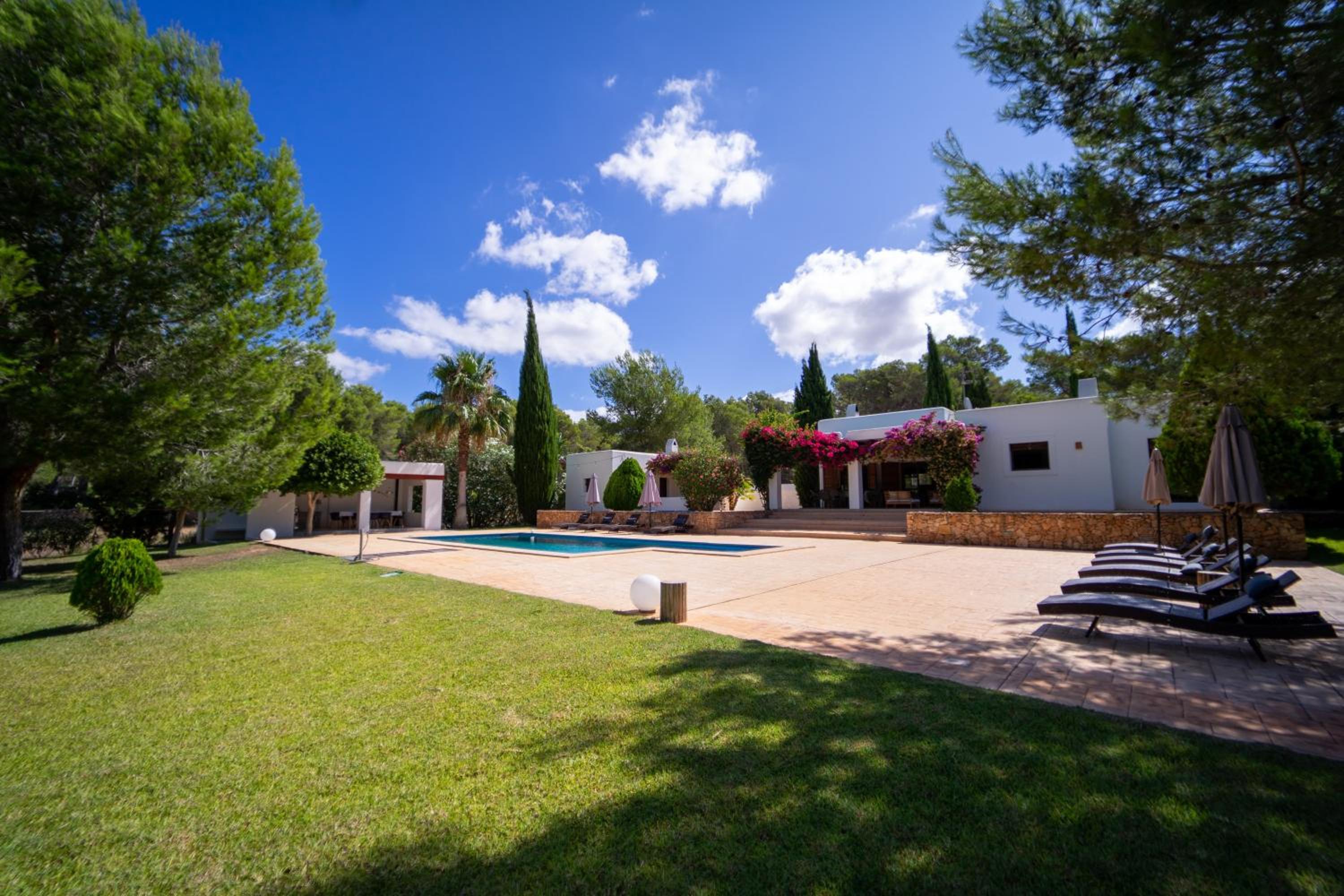 Villa photo 2
