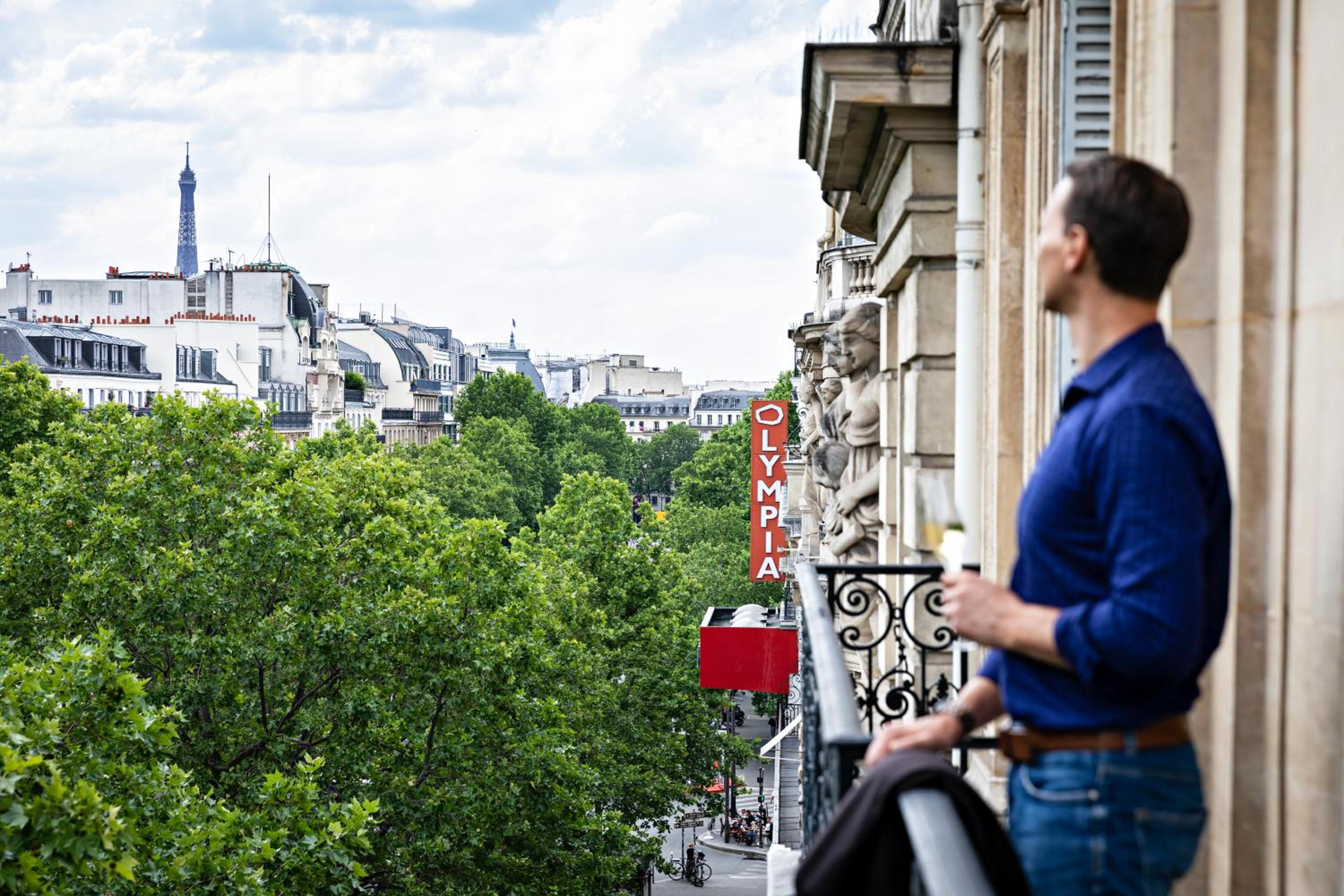 Suite Opéra avec 1 Lit King-Size et Grand Salon Séparé – Vue sur Boulevard ou Rue Scribe Suite Opéra avec 1 Lit King-Size et Grand Salon Séparé – Vue sur Boulevard ou Rue Scribe