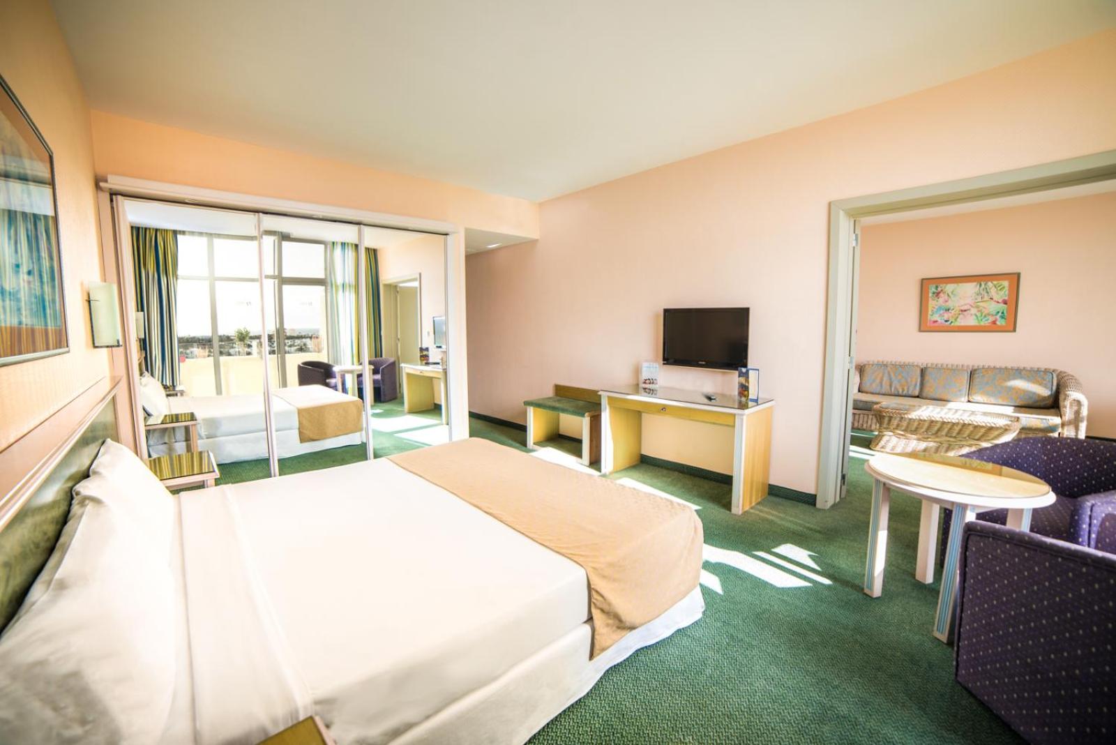 Junior Suite with Balcony thumbnail 5