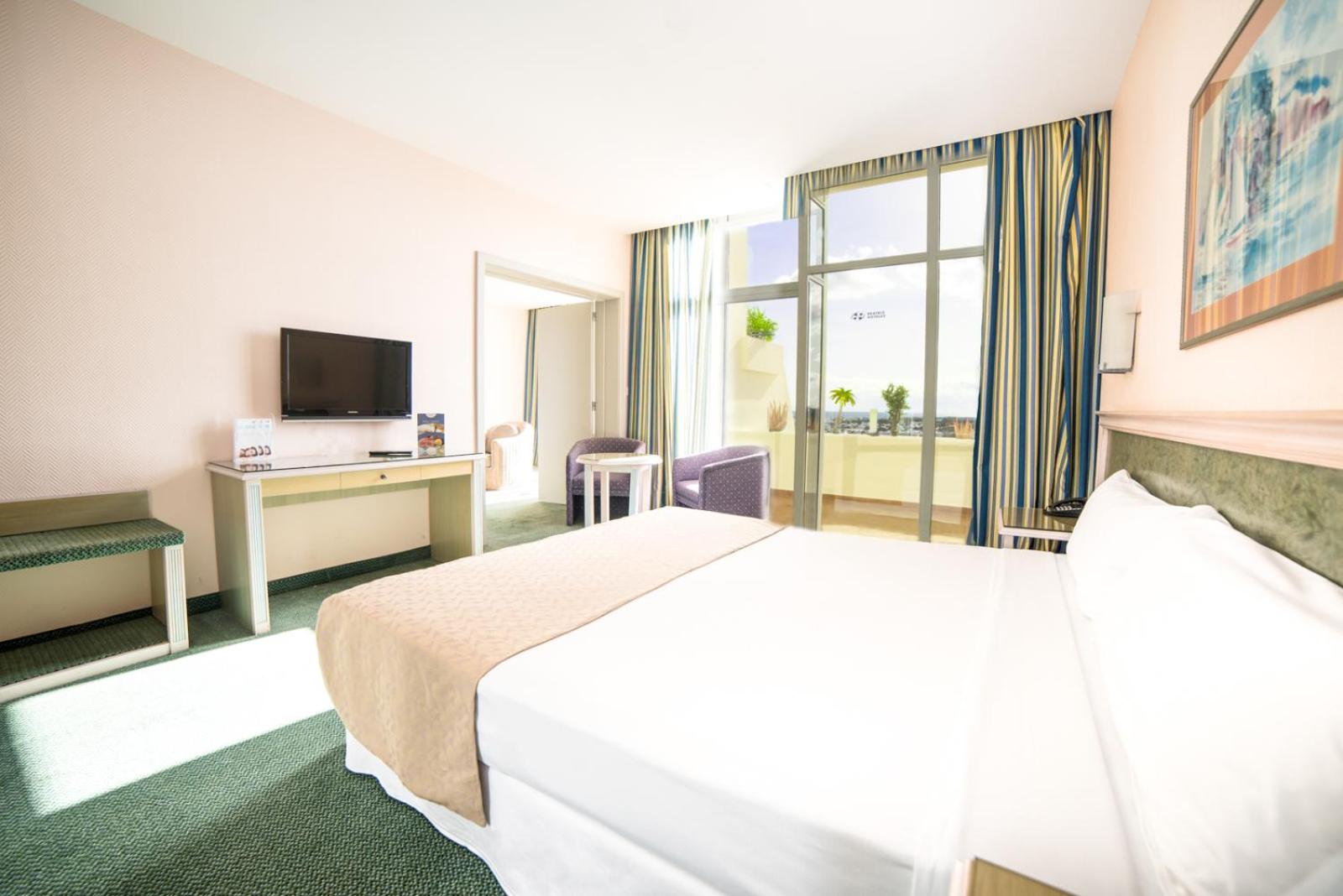 Junior Suite with Balcony thumbnail 5