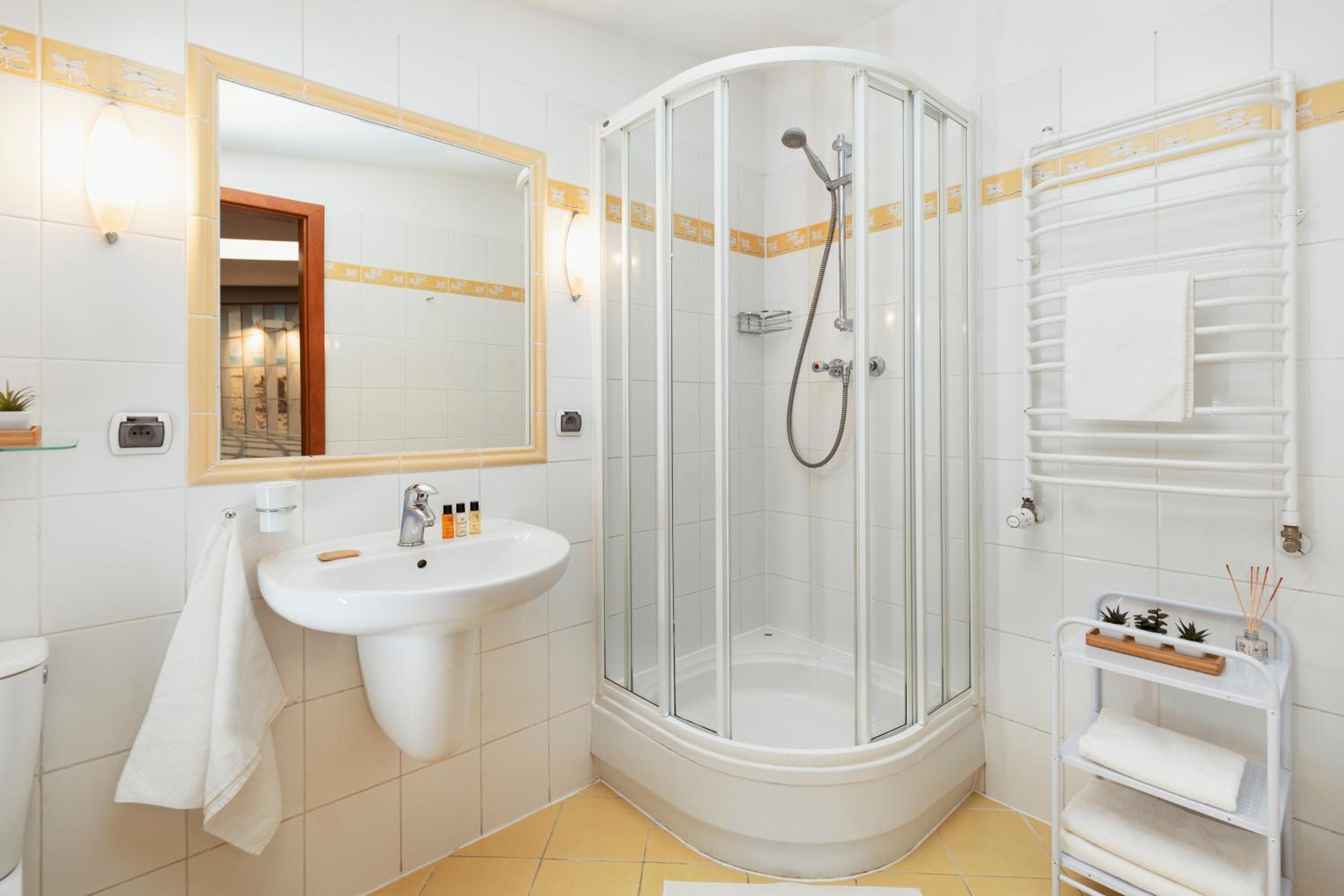 Twin Room - Photo 3