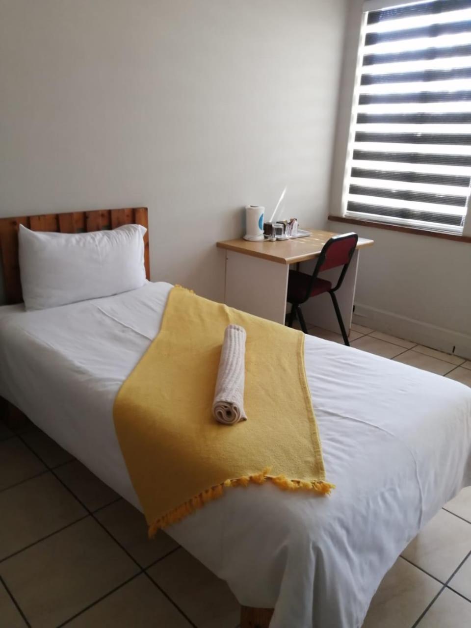 Standard Twin Room - Photo 6