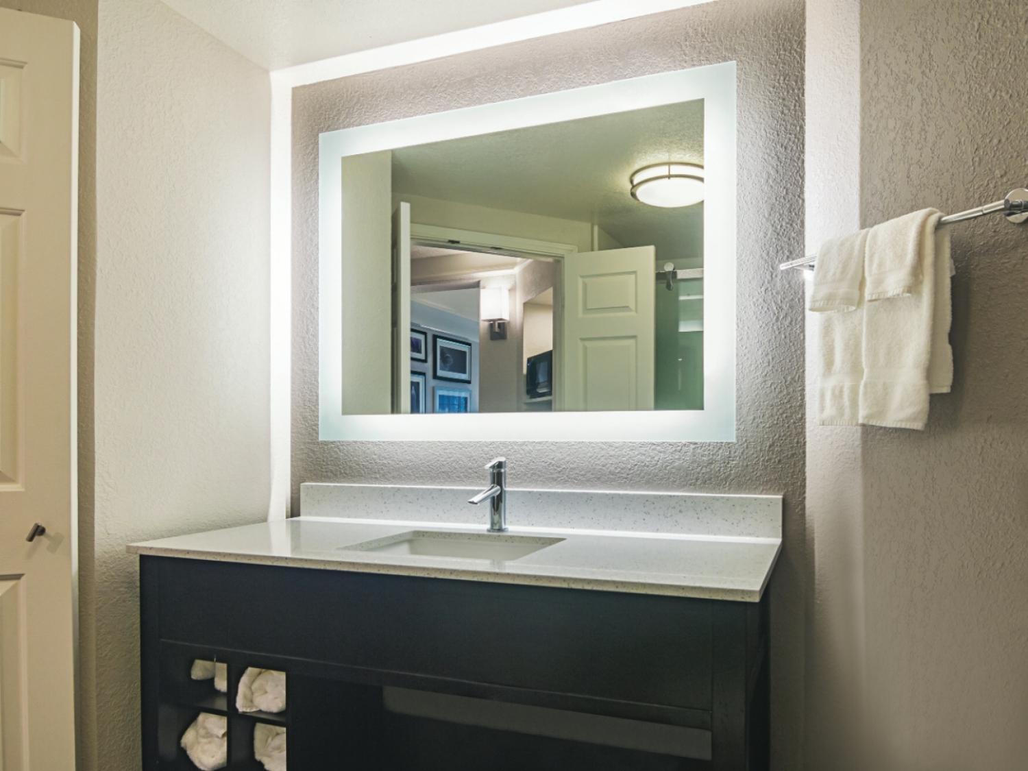 Deluxe King Room - Photo 2