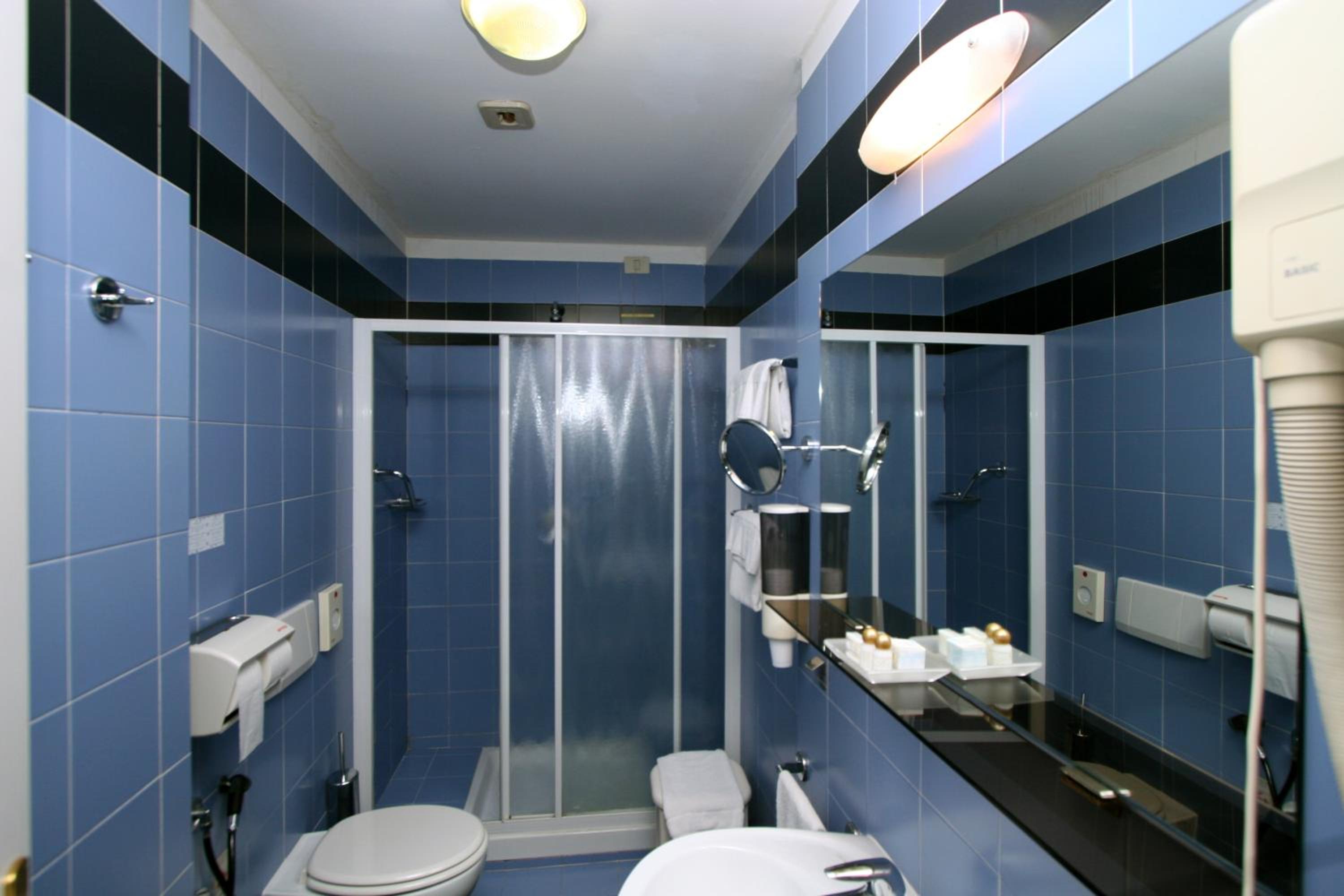 Quadruple Room - Photo 7