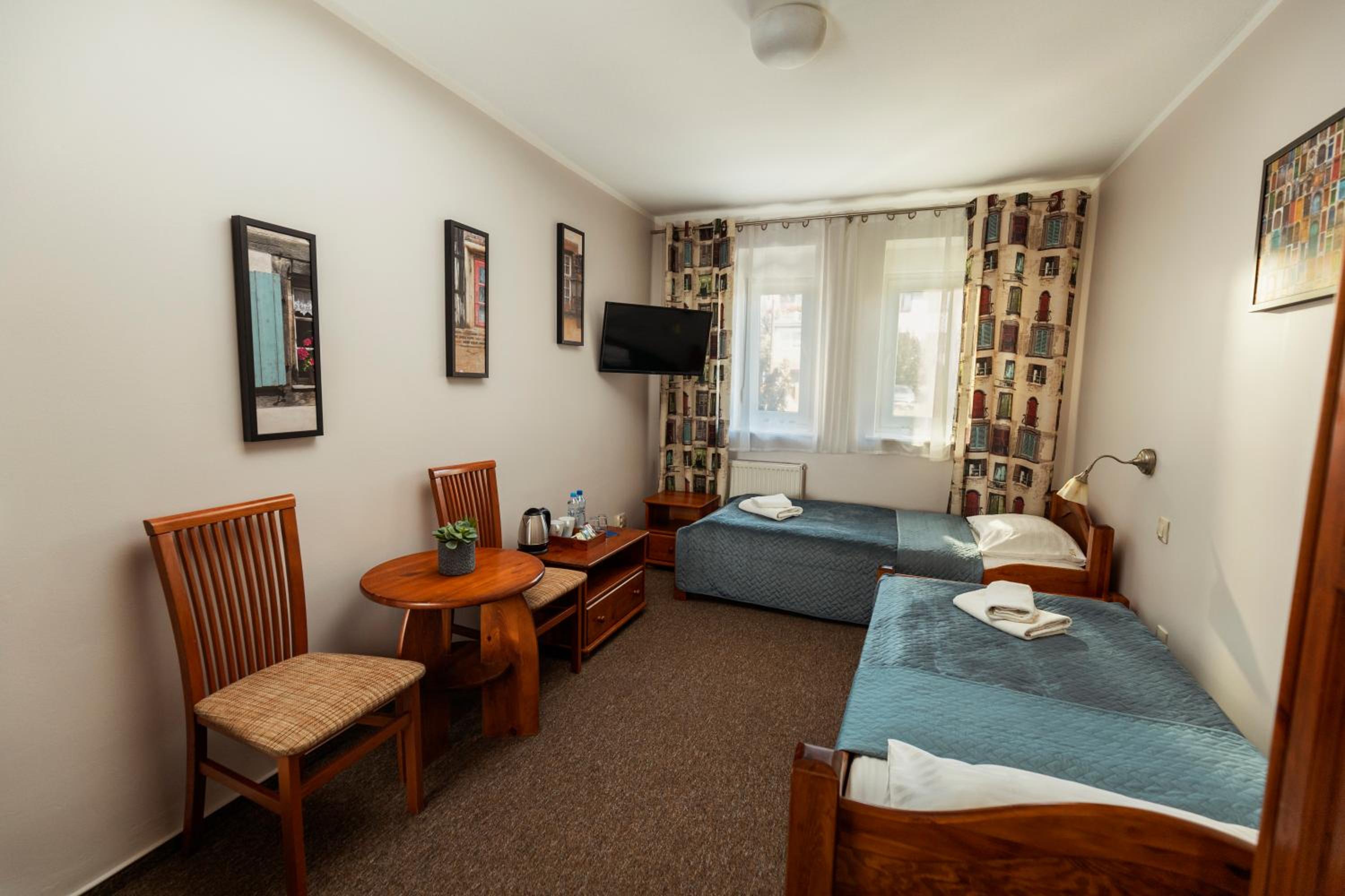 Twin Room - Photo 4