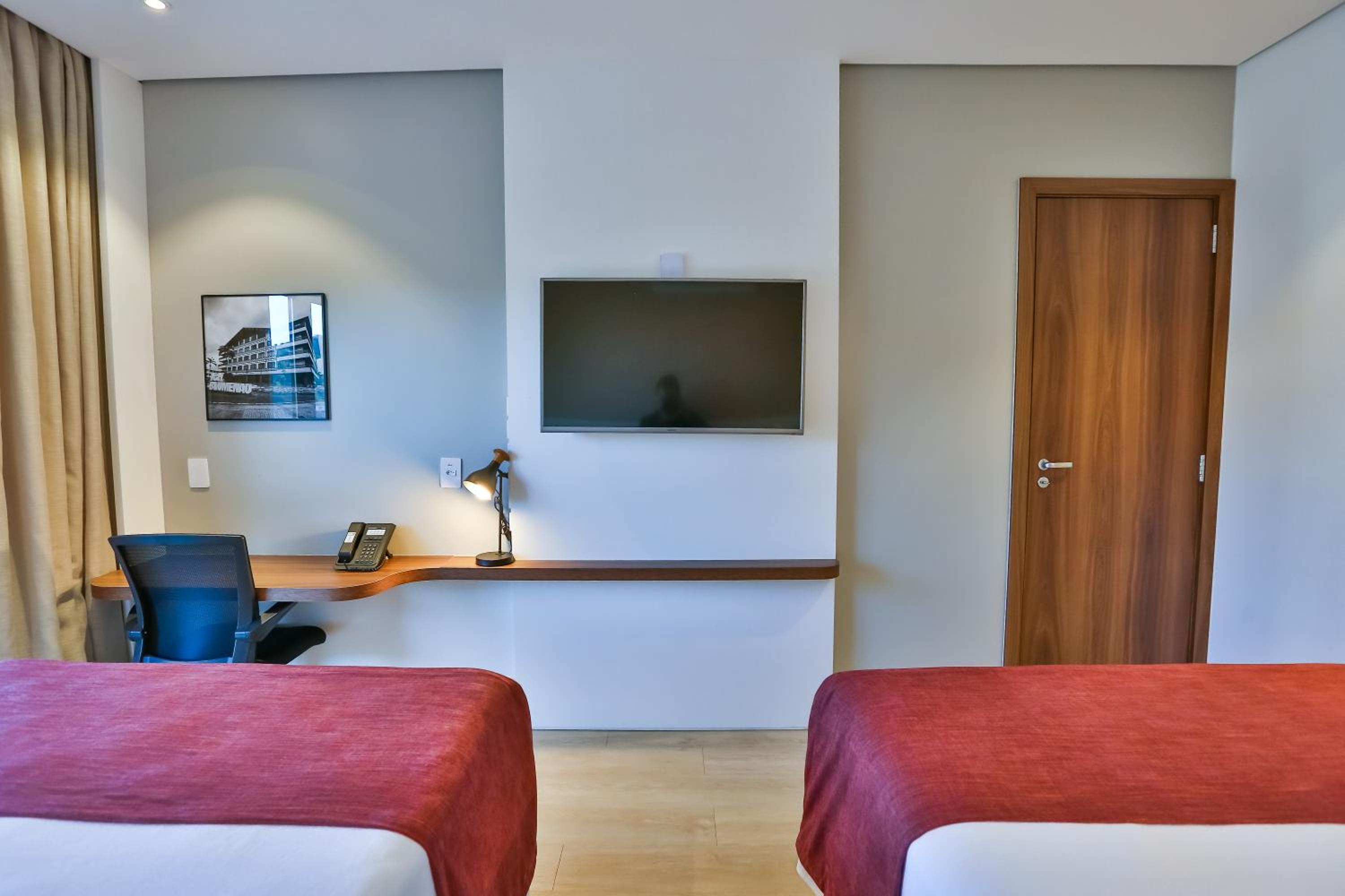 Superior Room with 2 Double Beds photo 2