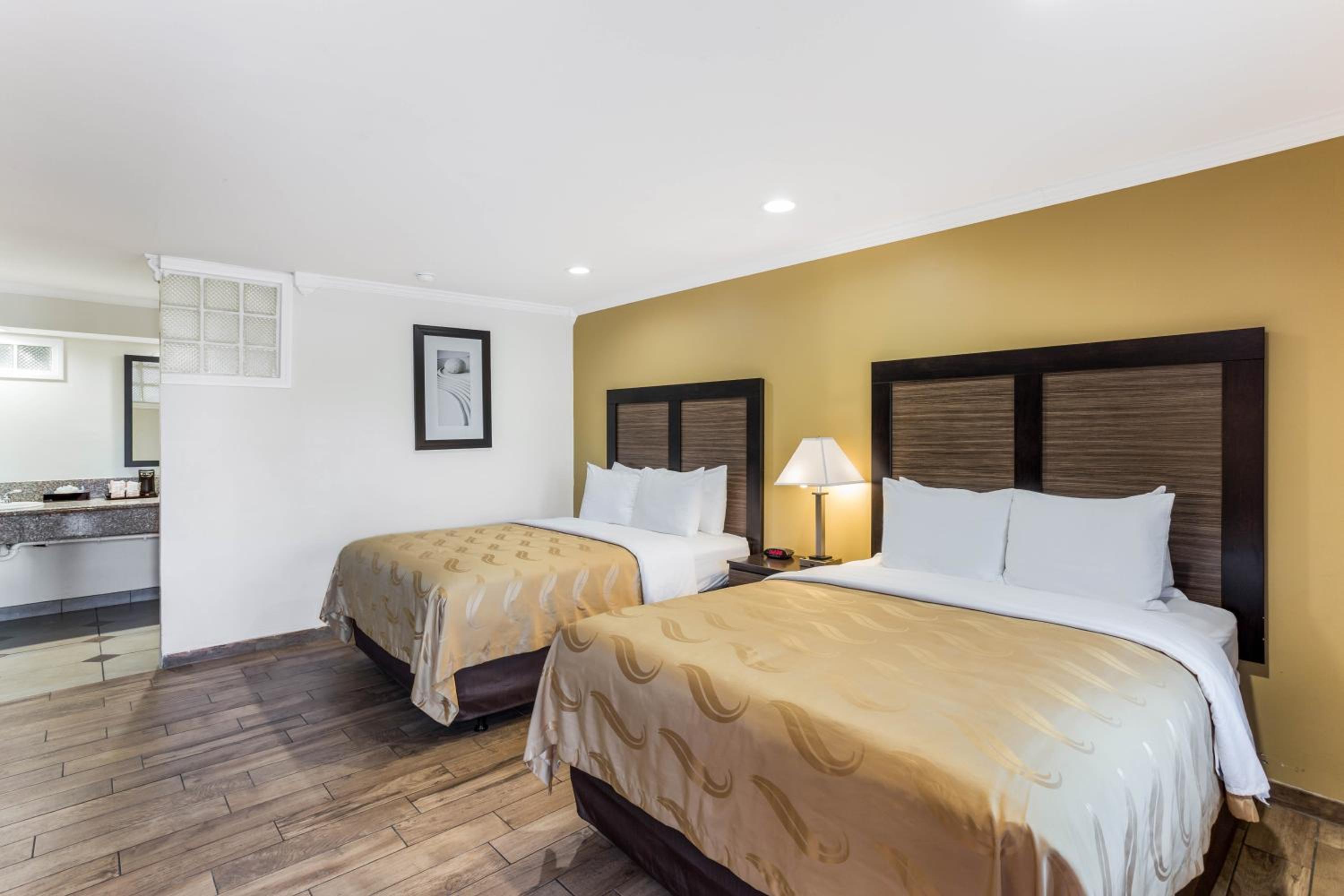 Standard Queen Room With Two Queen Beds And Roll-In Shower - Accessible/Non-Smoking photo 2