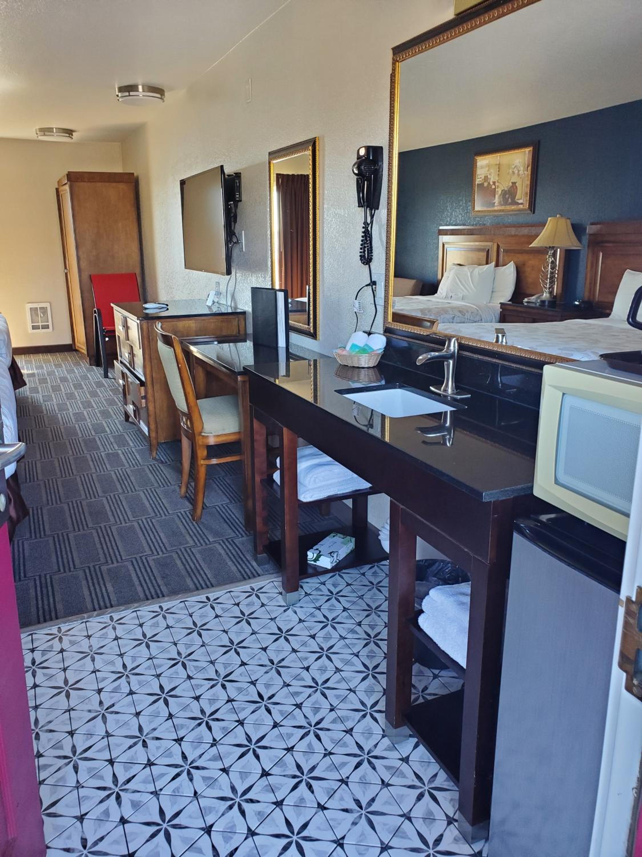 Deluxe Double Room with Balcony photo 2