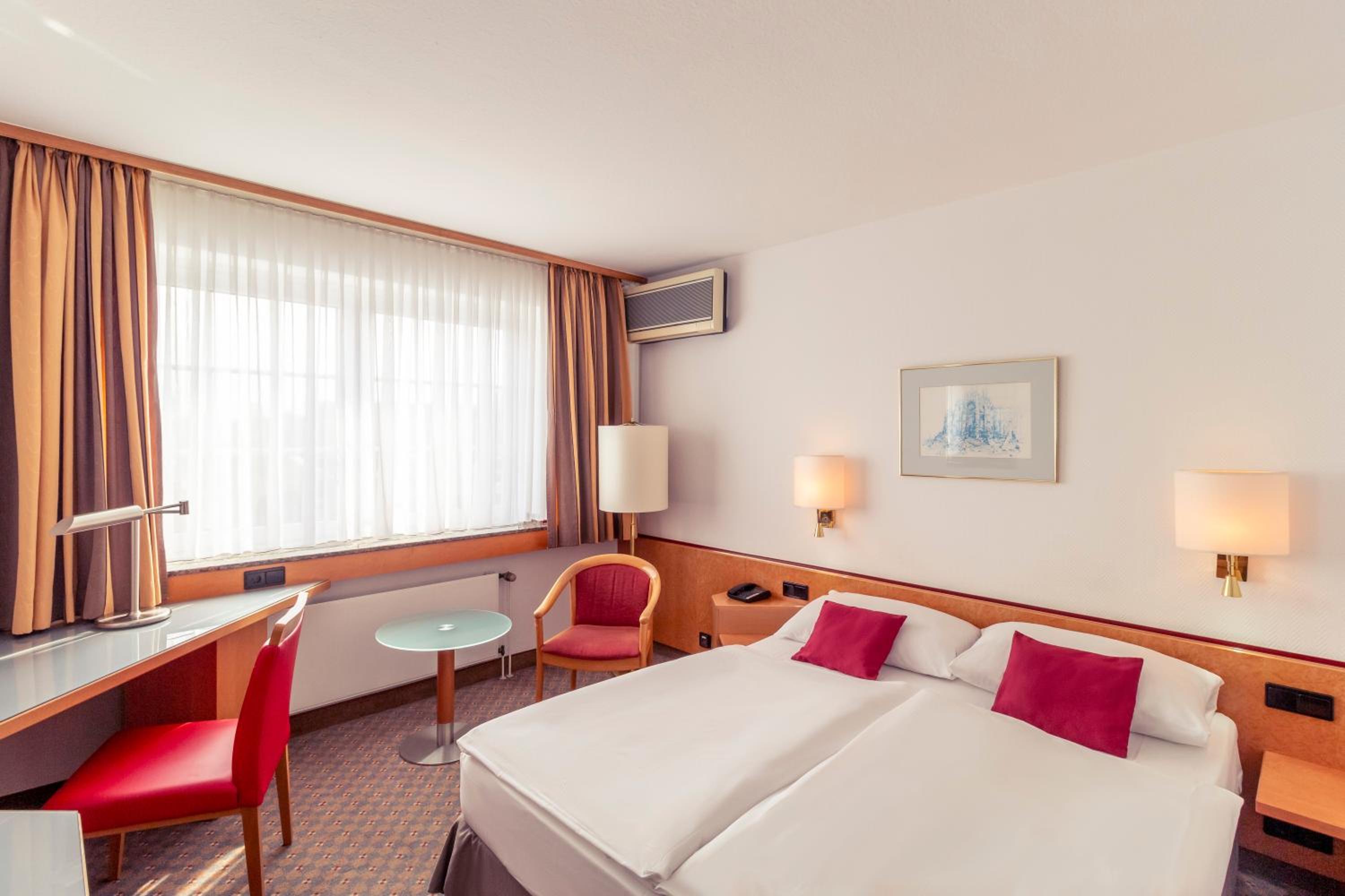 Standard Queen Room - Photo 2