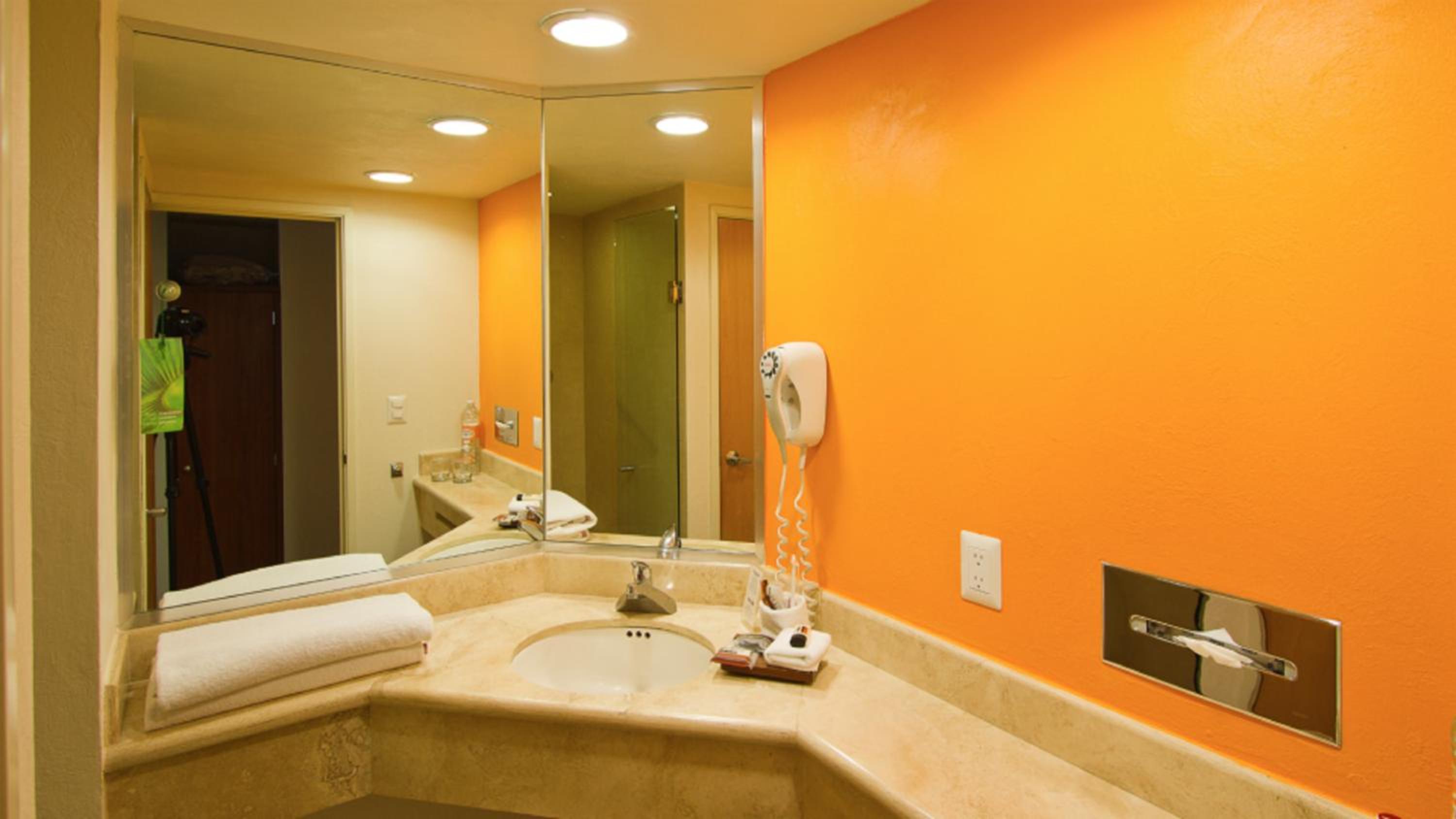 Standard Double Room with Two Double Beds - Photo 5