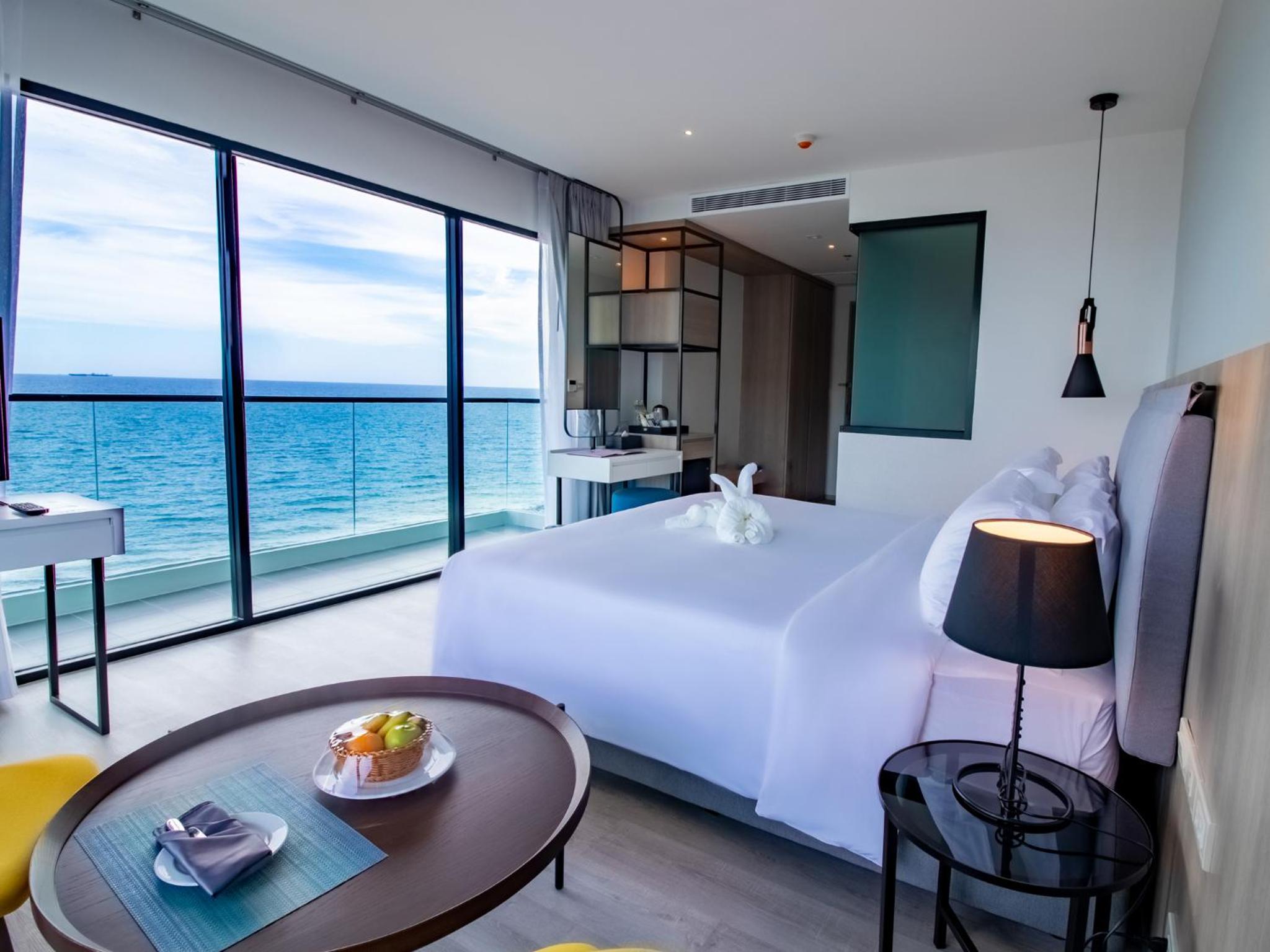 Premier Sea View Room - Photo 7