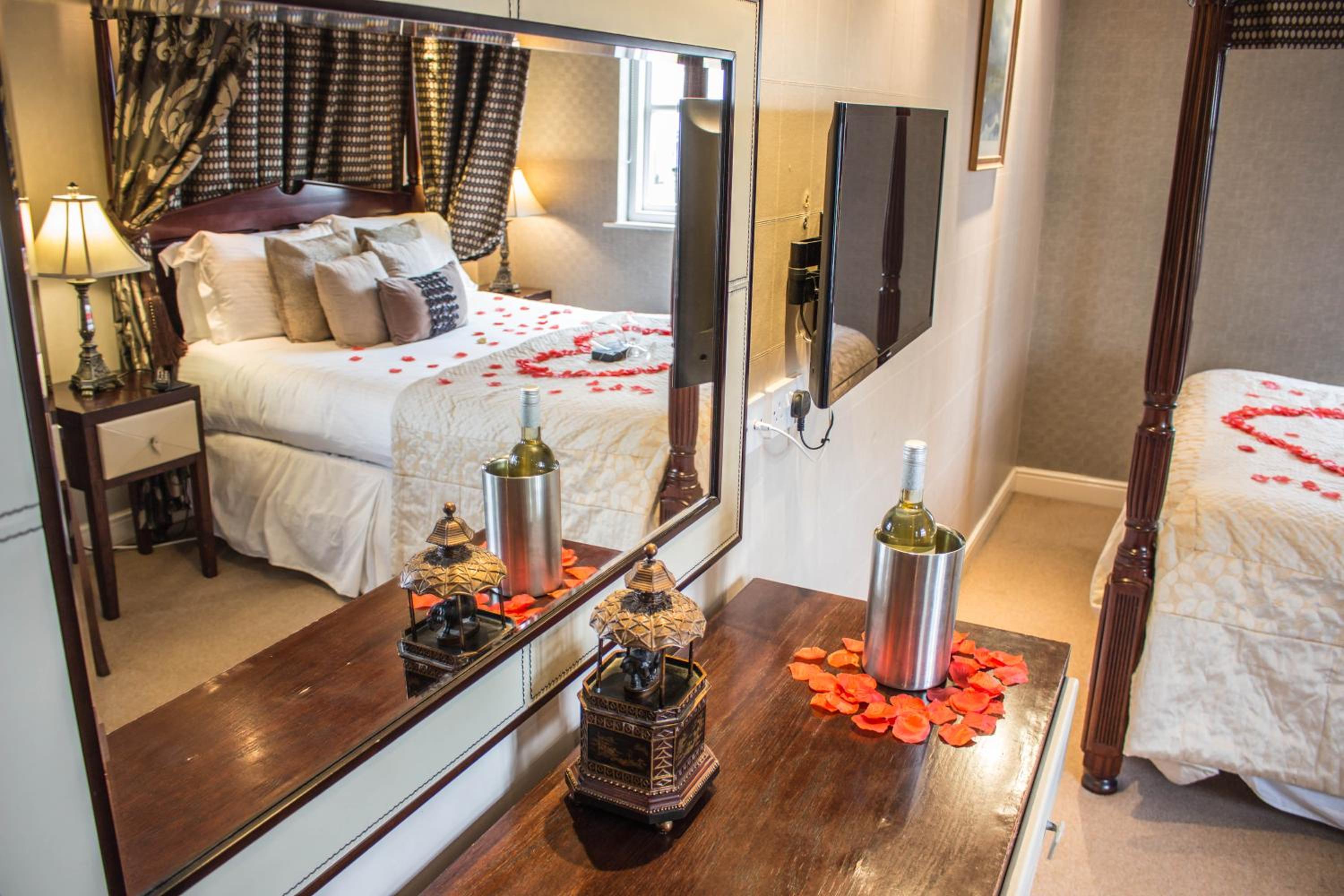 Luxury Room with Spa Bath - Photo 24