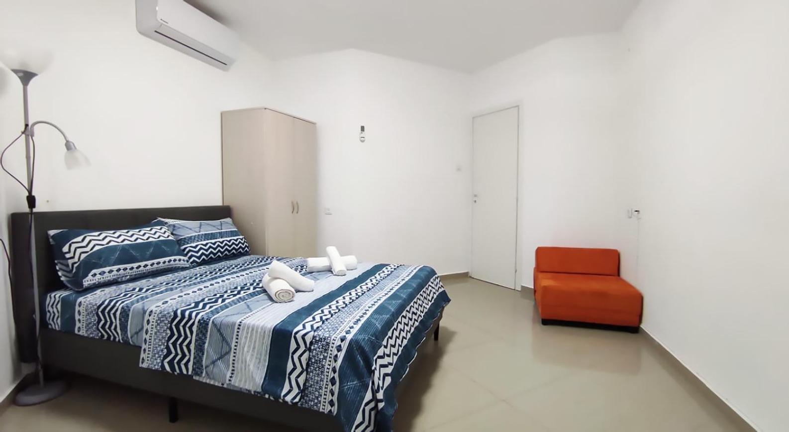 Quadruple Room with Private Bathroom - Photo 3