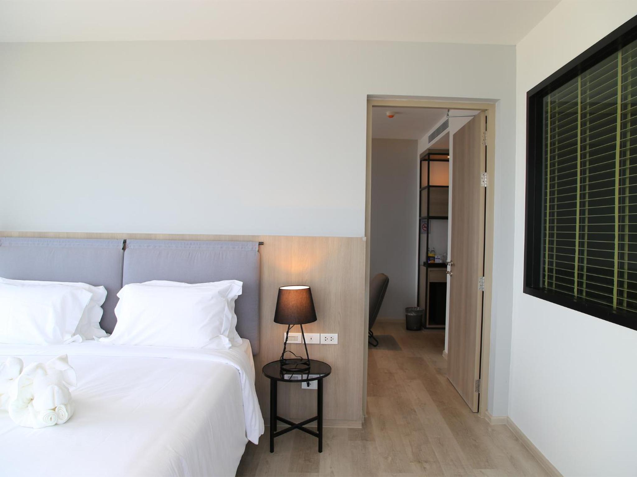 Executive Suite - Photo 8