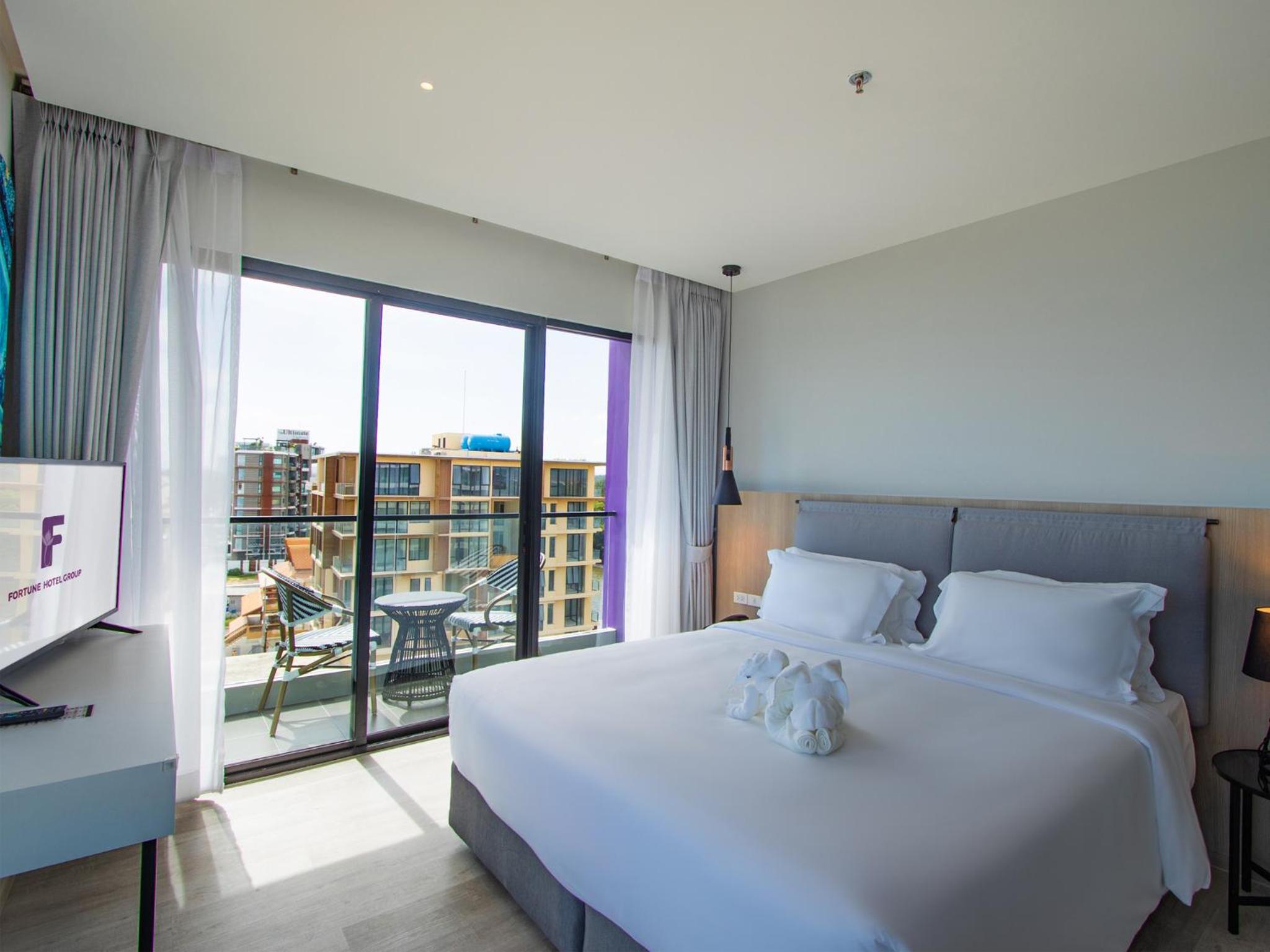Executive Suite - Photo 6