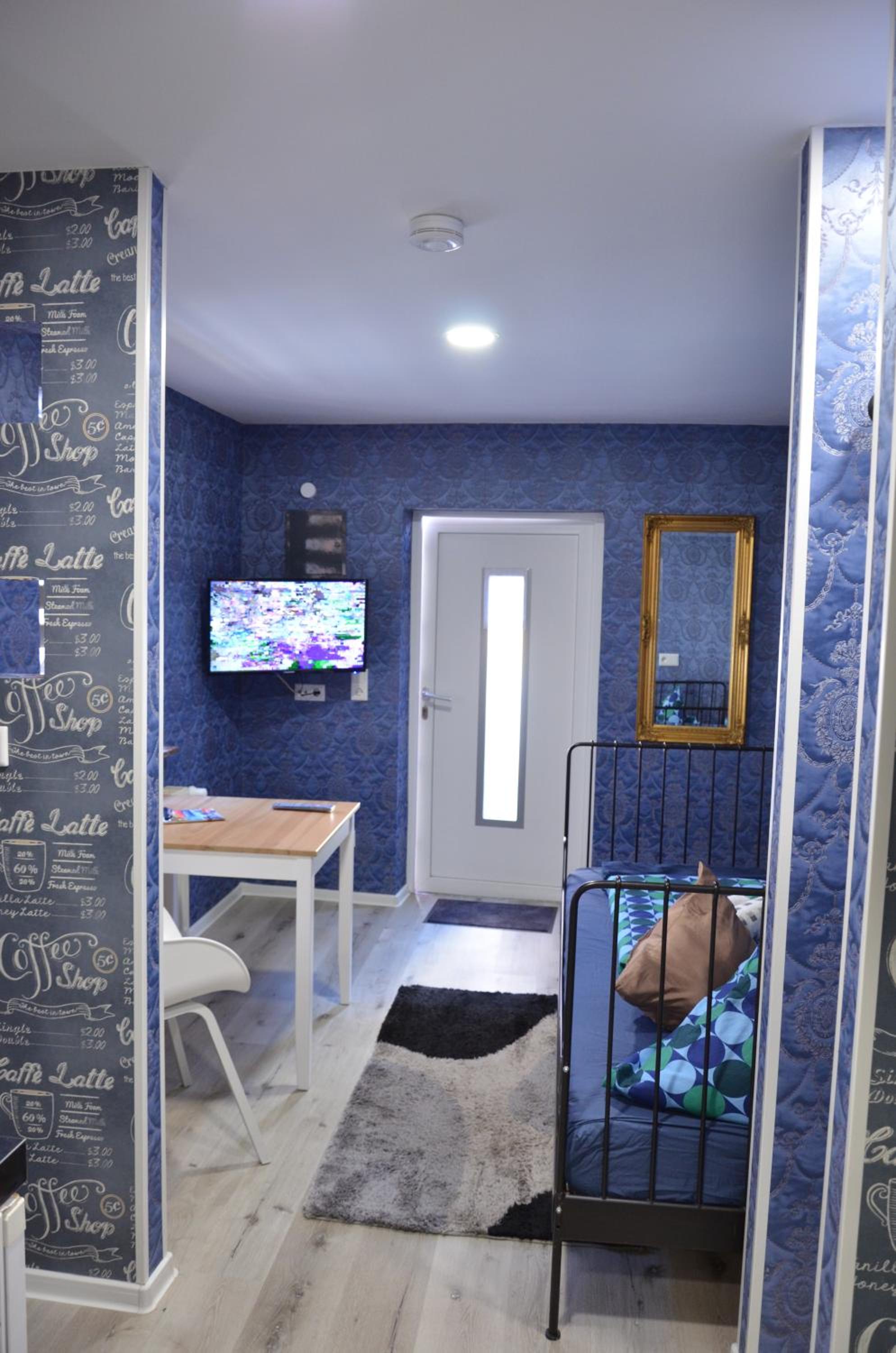 Studio Apartment photo 1