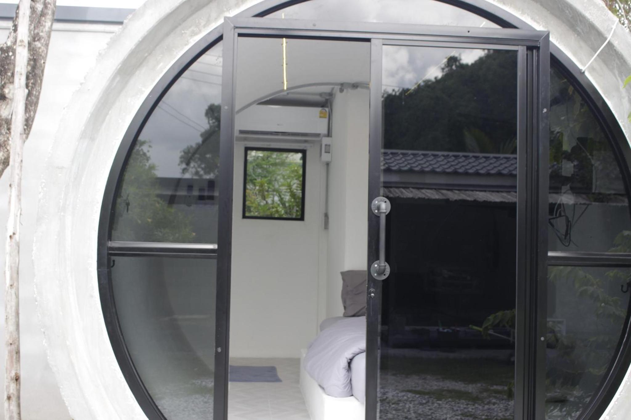 Single Room with Bathroom photo 1