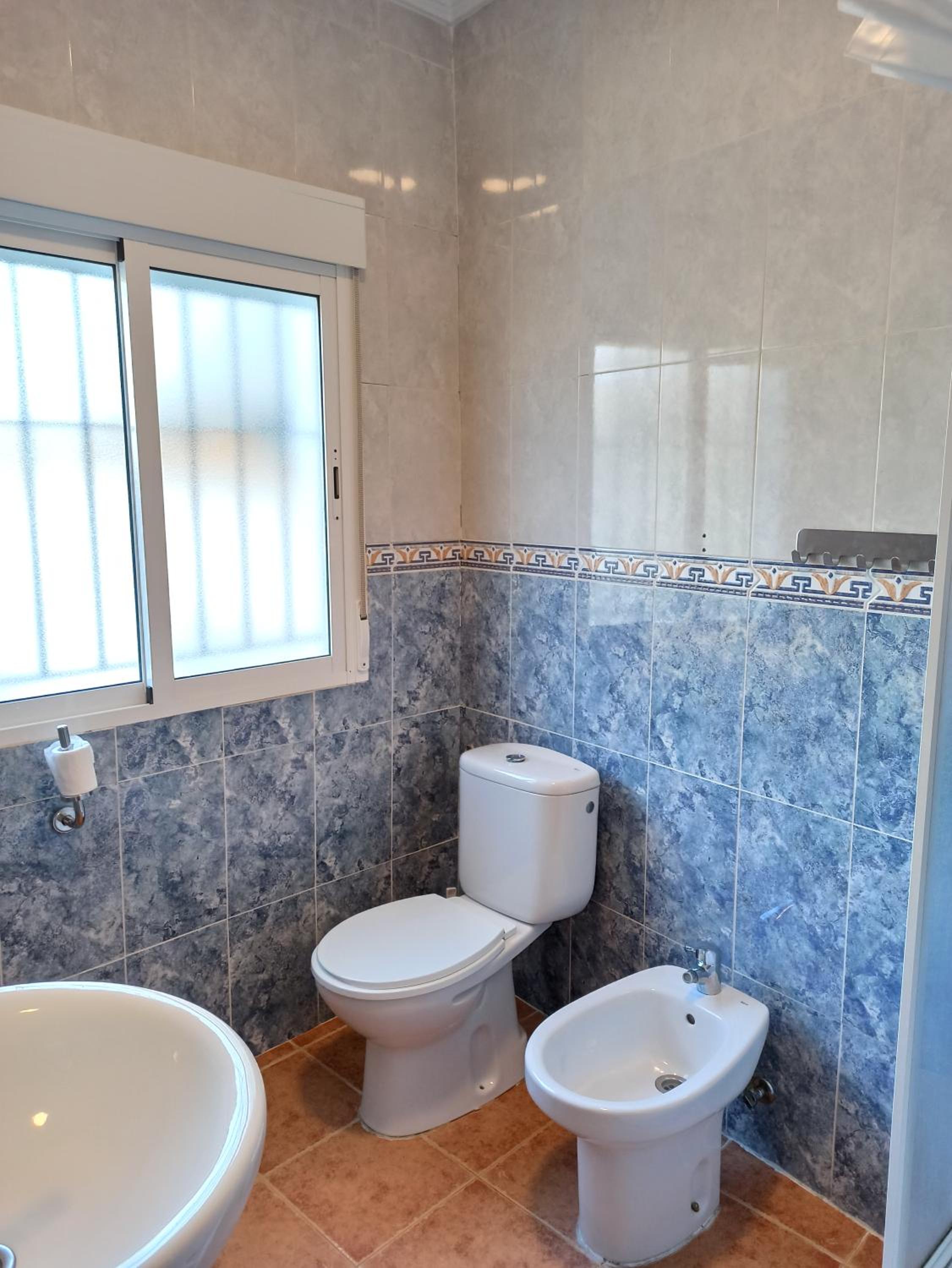 Double Room - Photo 6