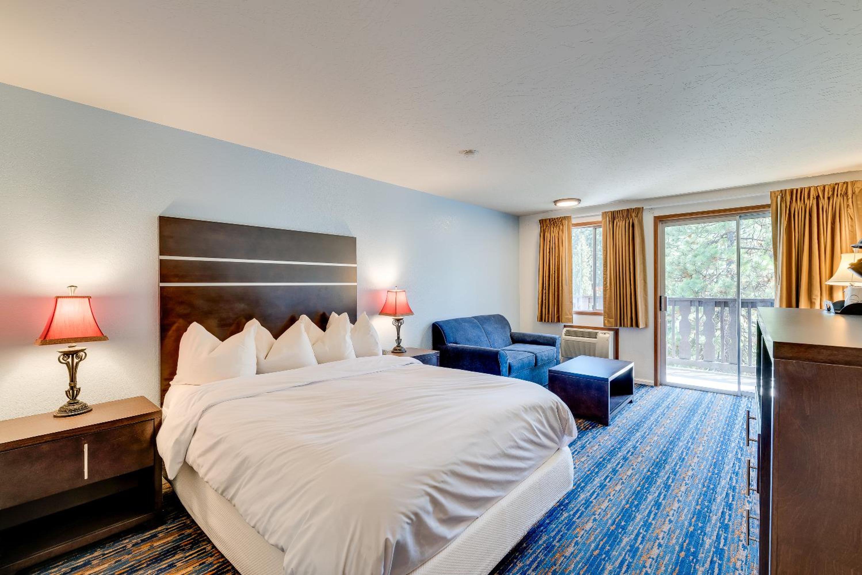 Queen Room with Balcony and River View photo 2