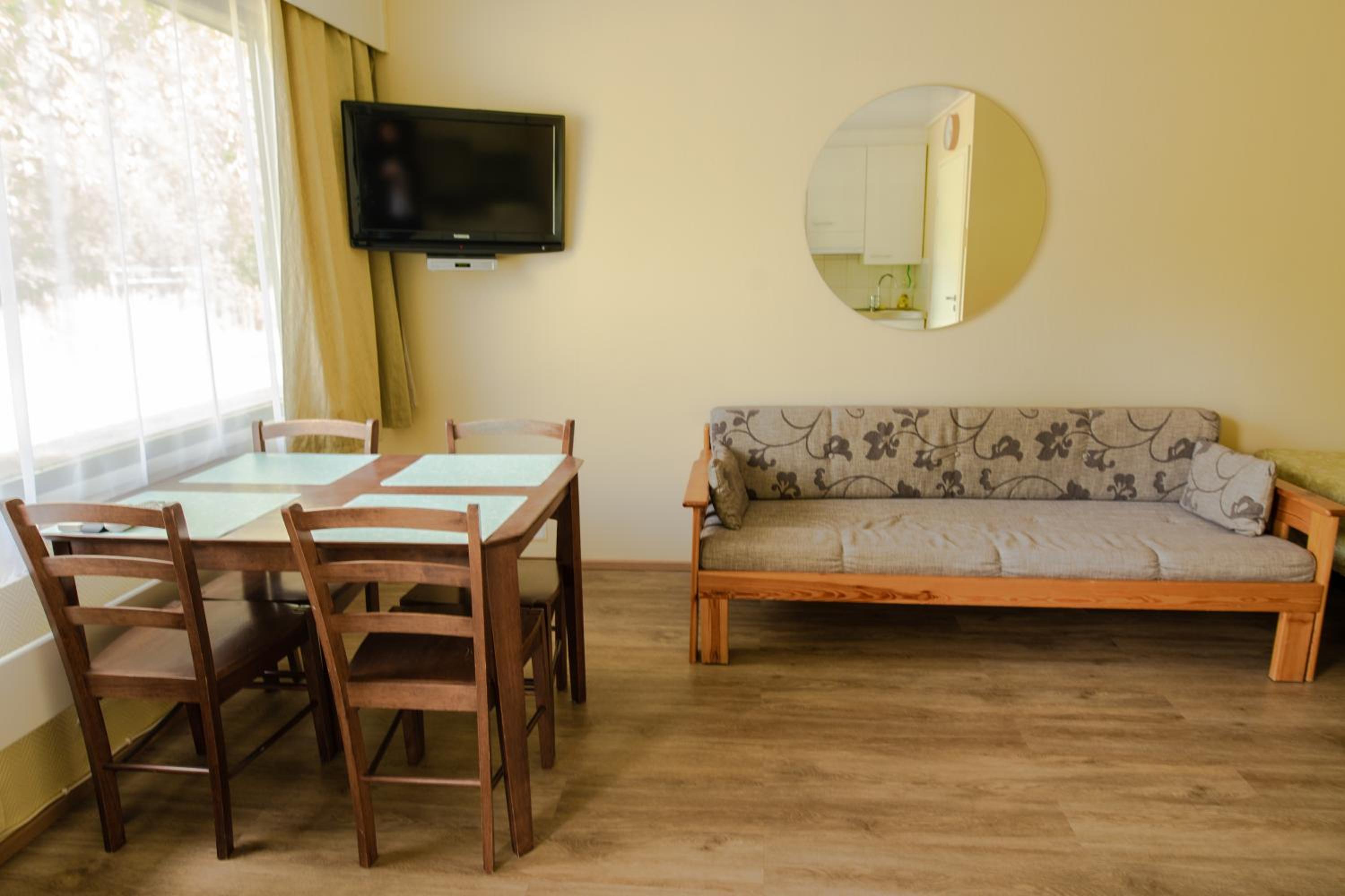Economy Triple Room - Photo 7