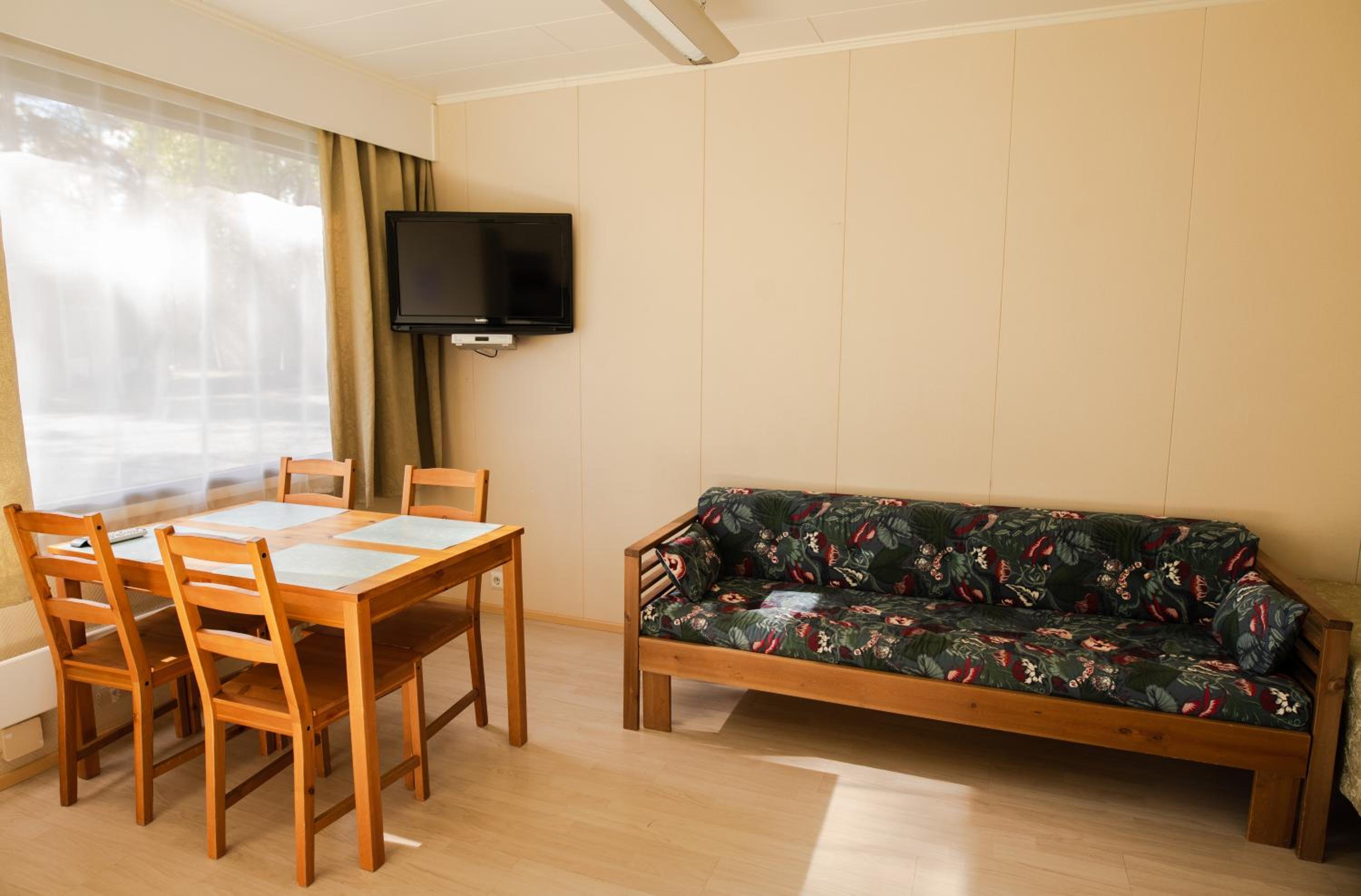 Economy Triple Room - Photo 4