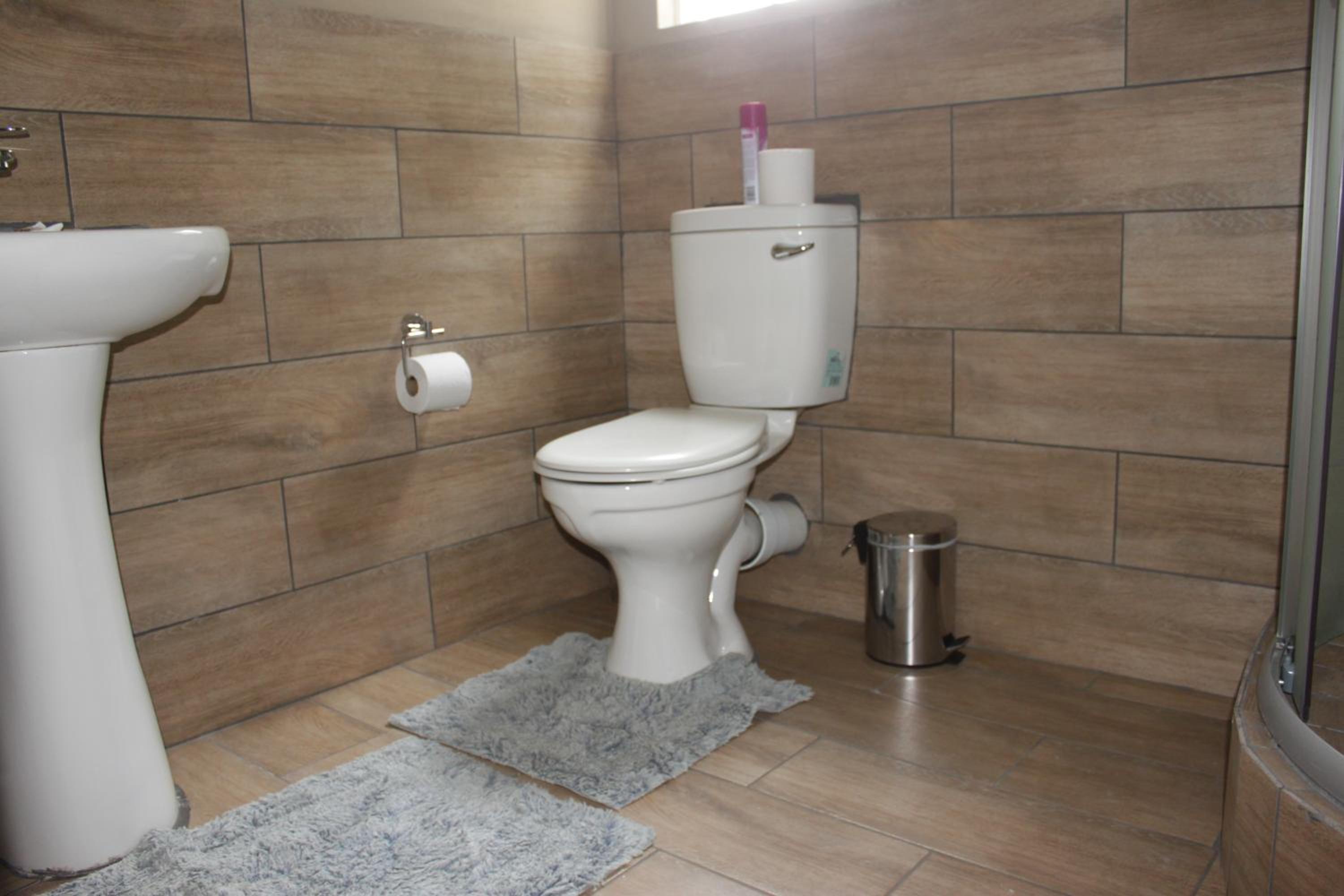 Basic Twin Room - Photo 2