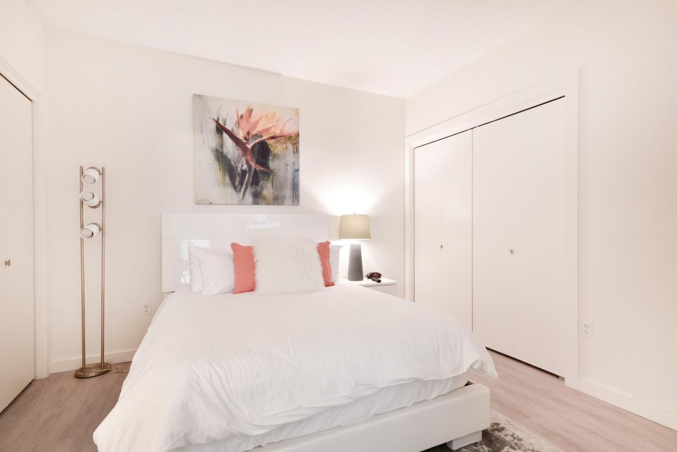 Deluxe Queen Suite photo 1