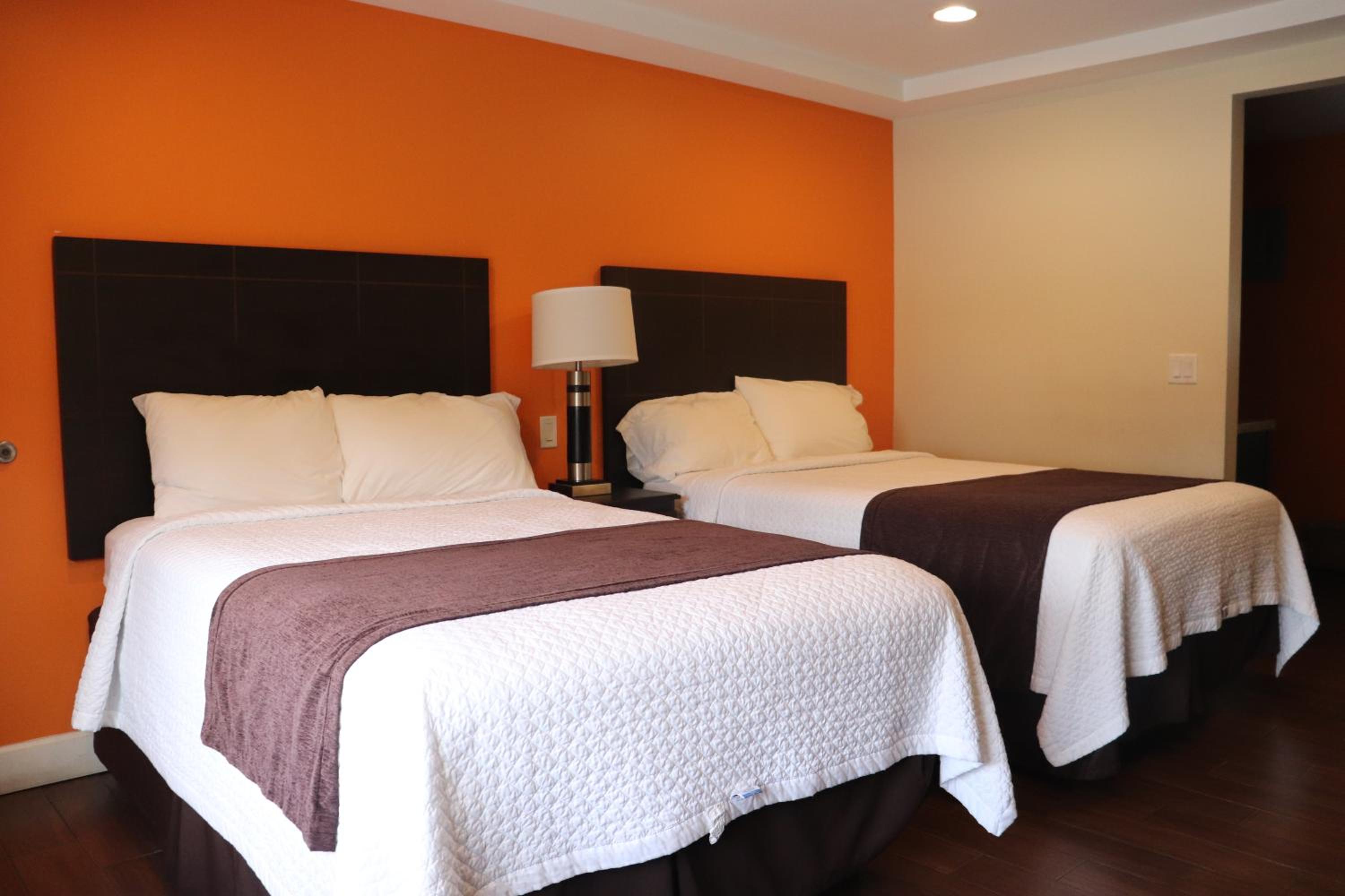 Superior Room with Two Double Beds - Disability Access photo 3