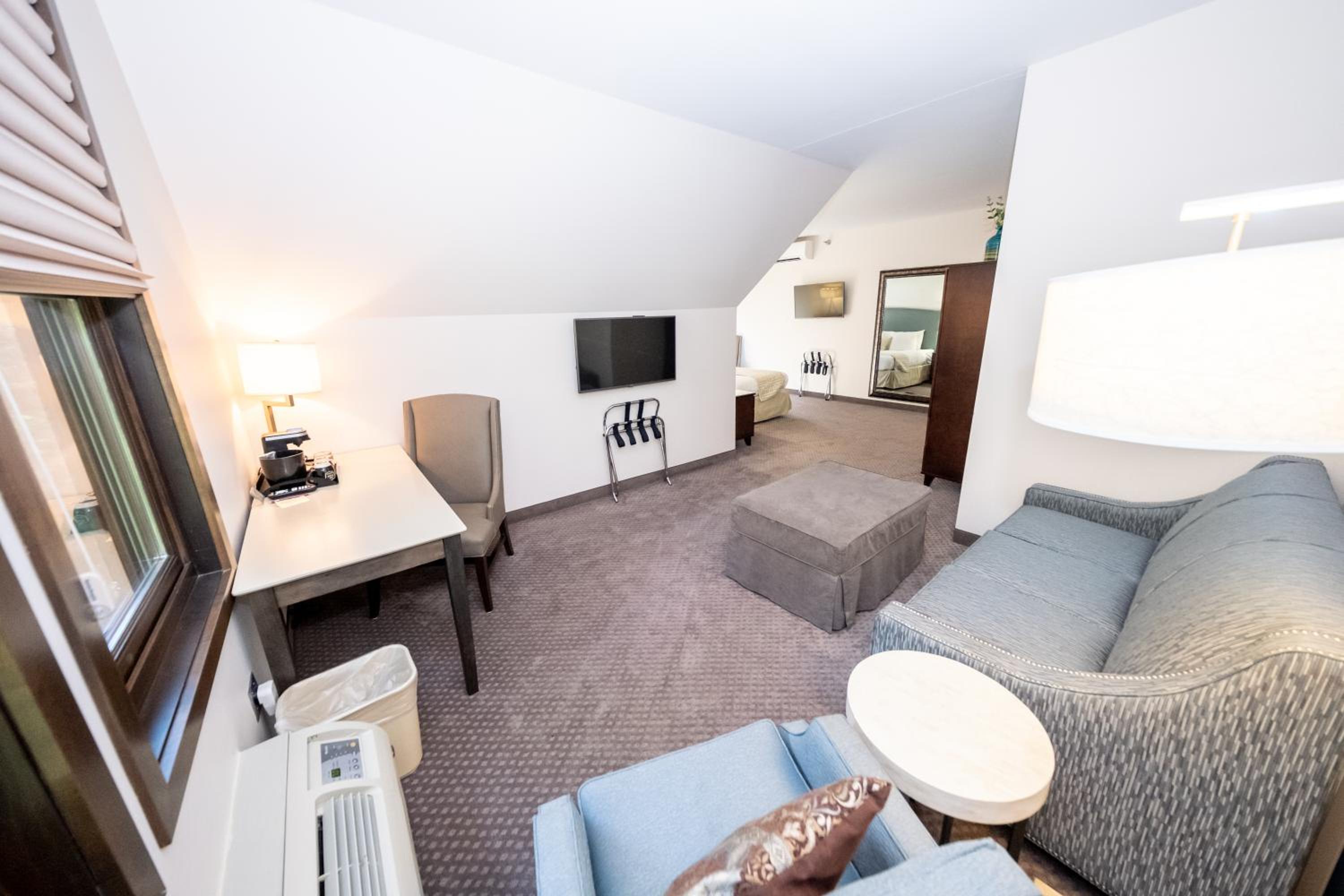 Suite with Spa Bath photo 3