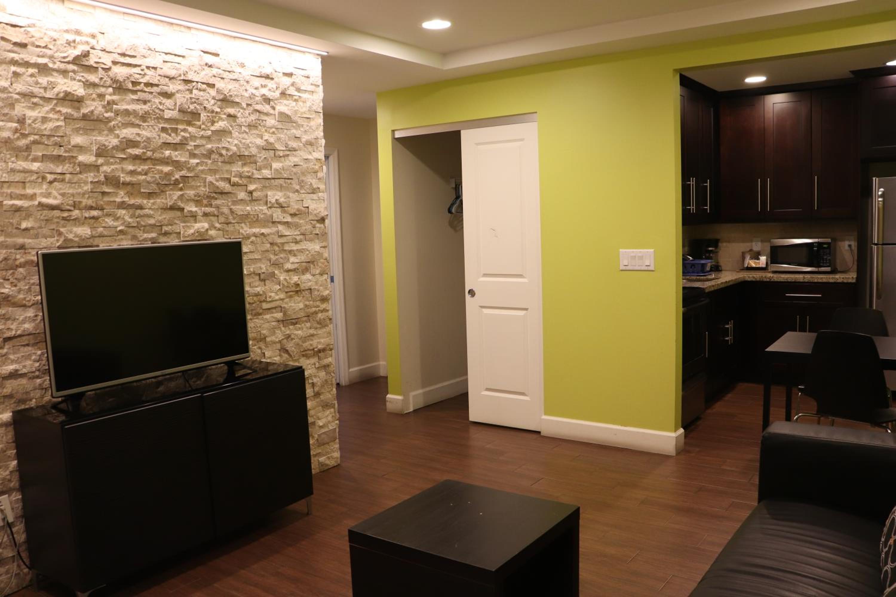 One-Bedroom Suite photo 3