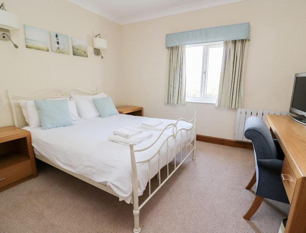 Double Room with Spa Bath - Photo 1