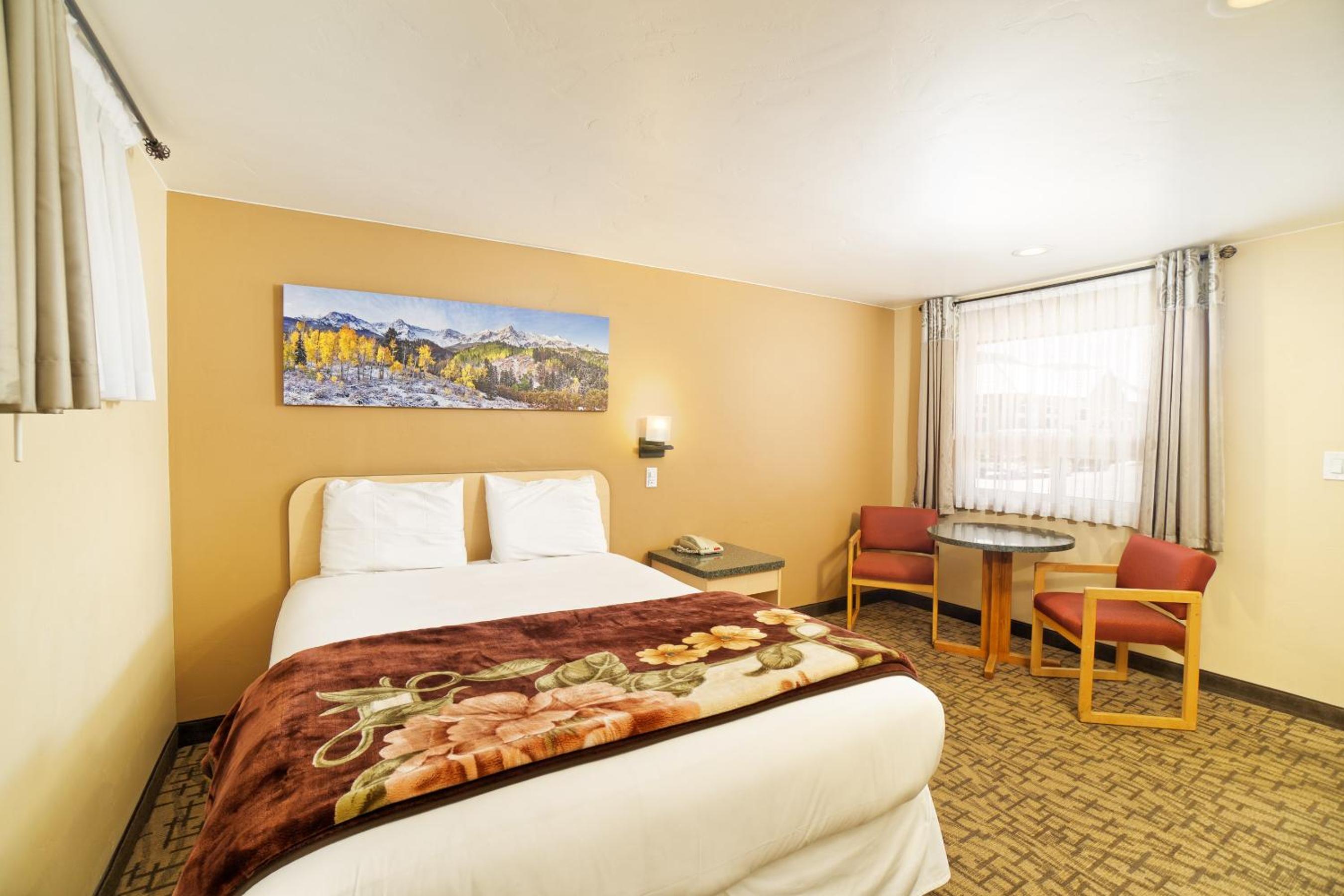 Queen Room - Photo 10
