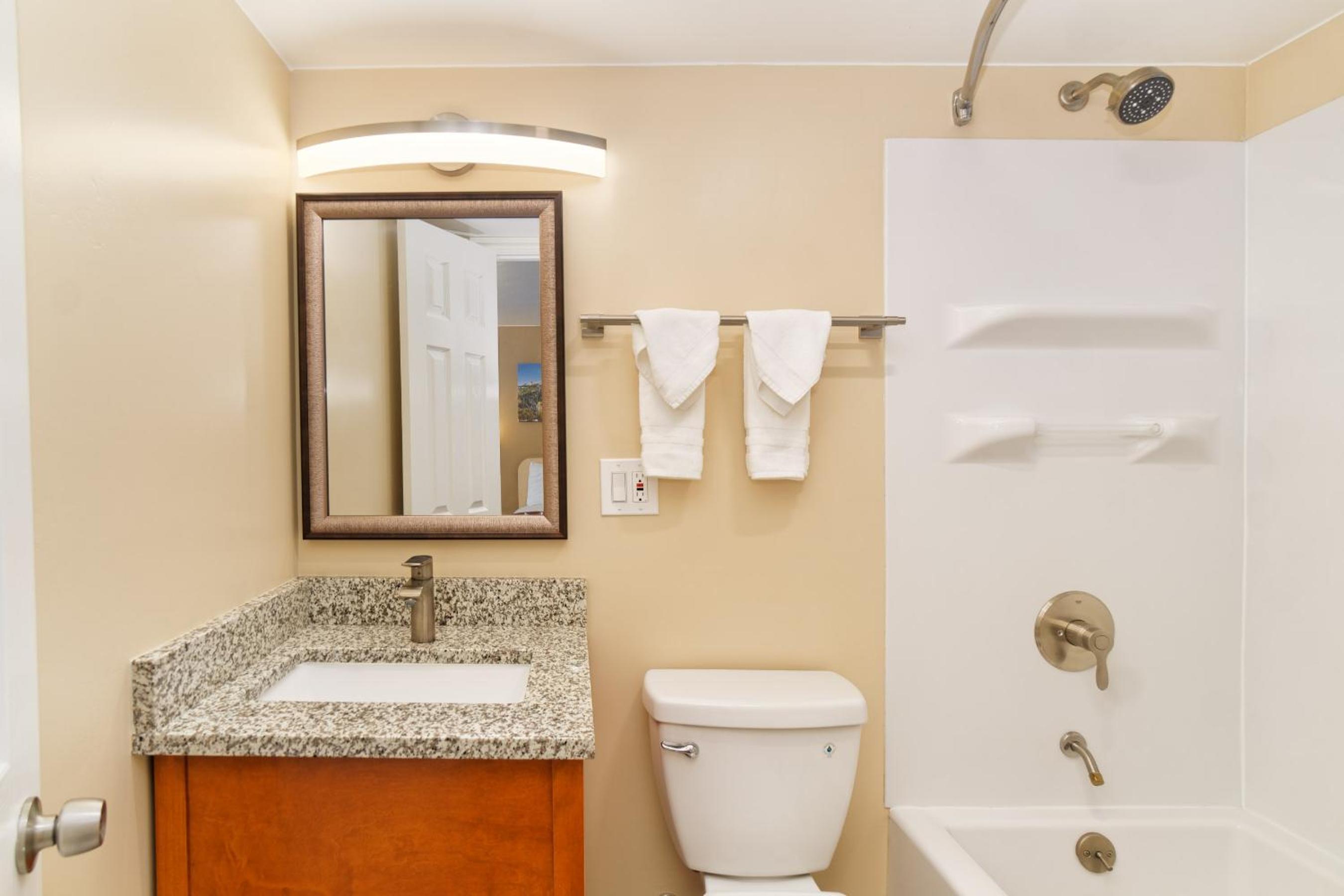 Queen Room - Photo 8