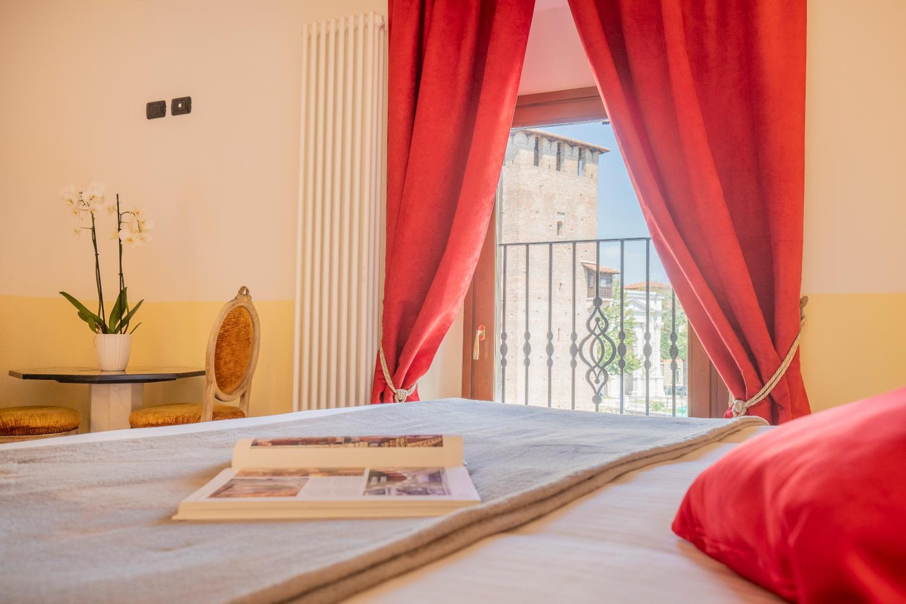 One-Bedroom Suite with Castle View