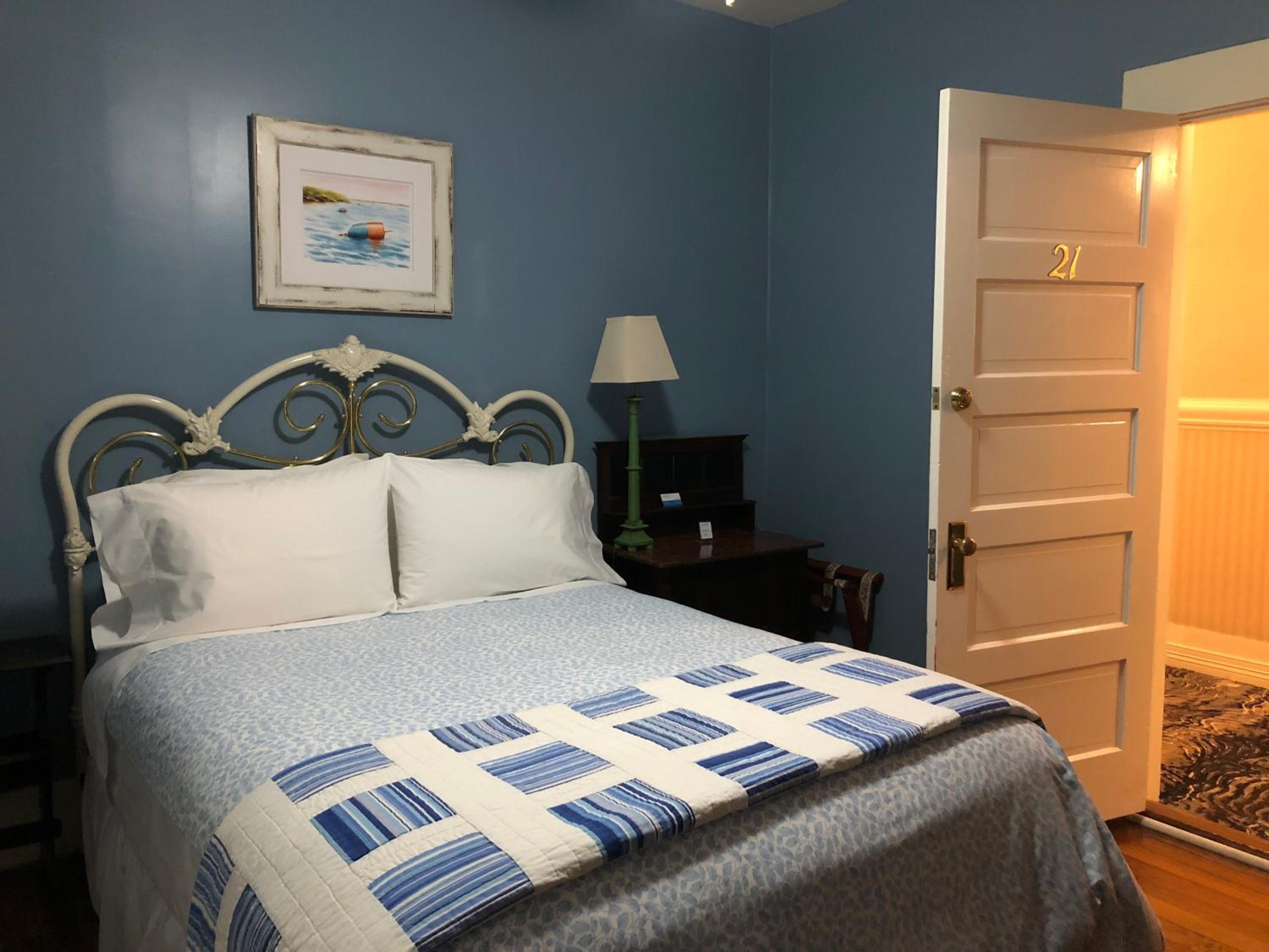 Standard Queen Room photo 2