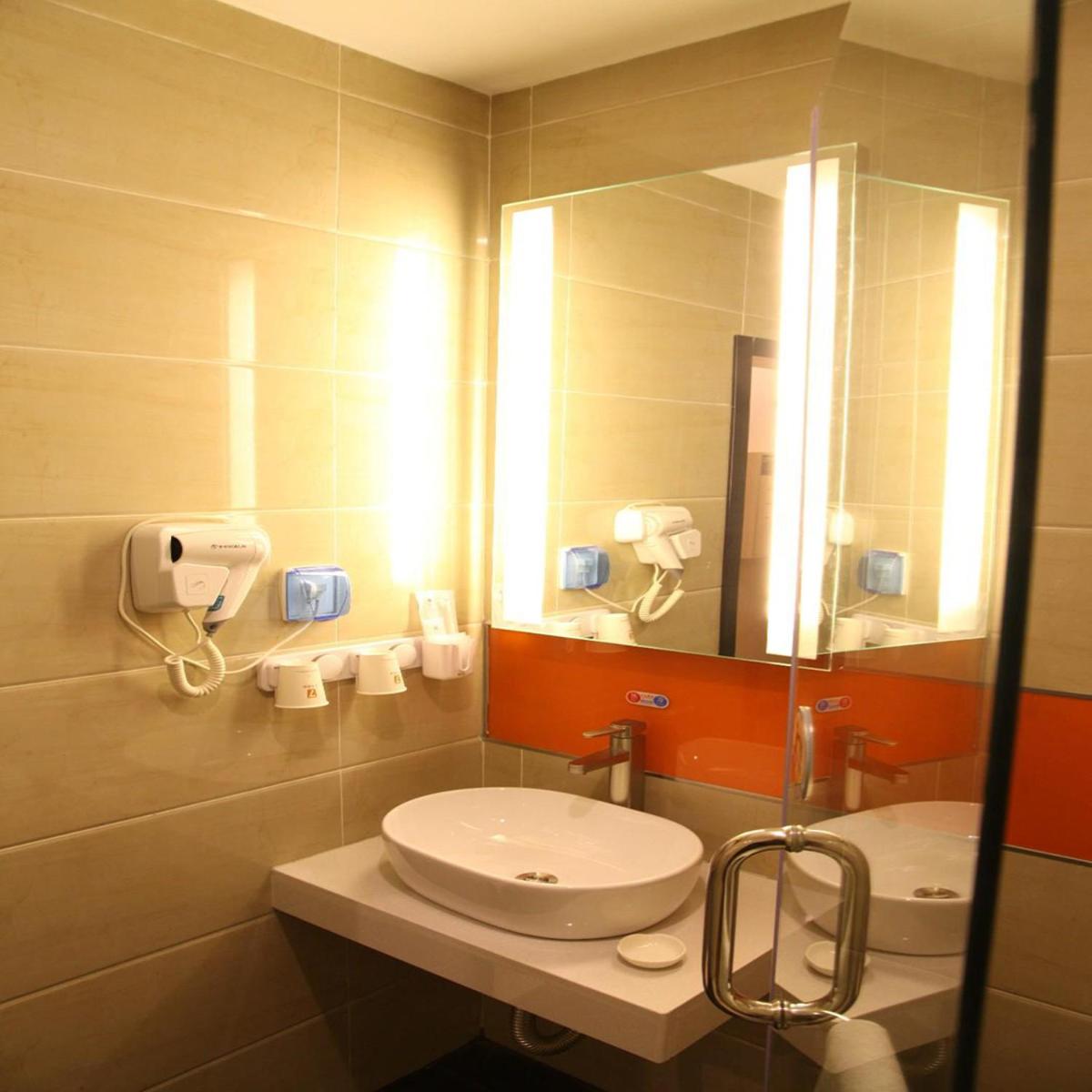 Twin Room - Photo 5