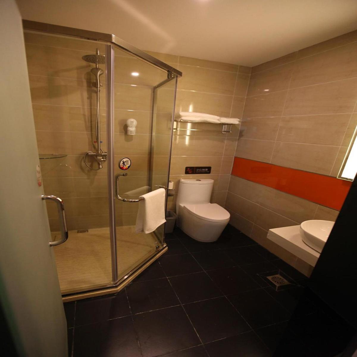 Twin Room - Photo 6