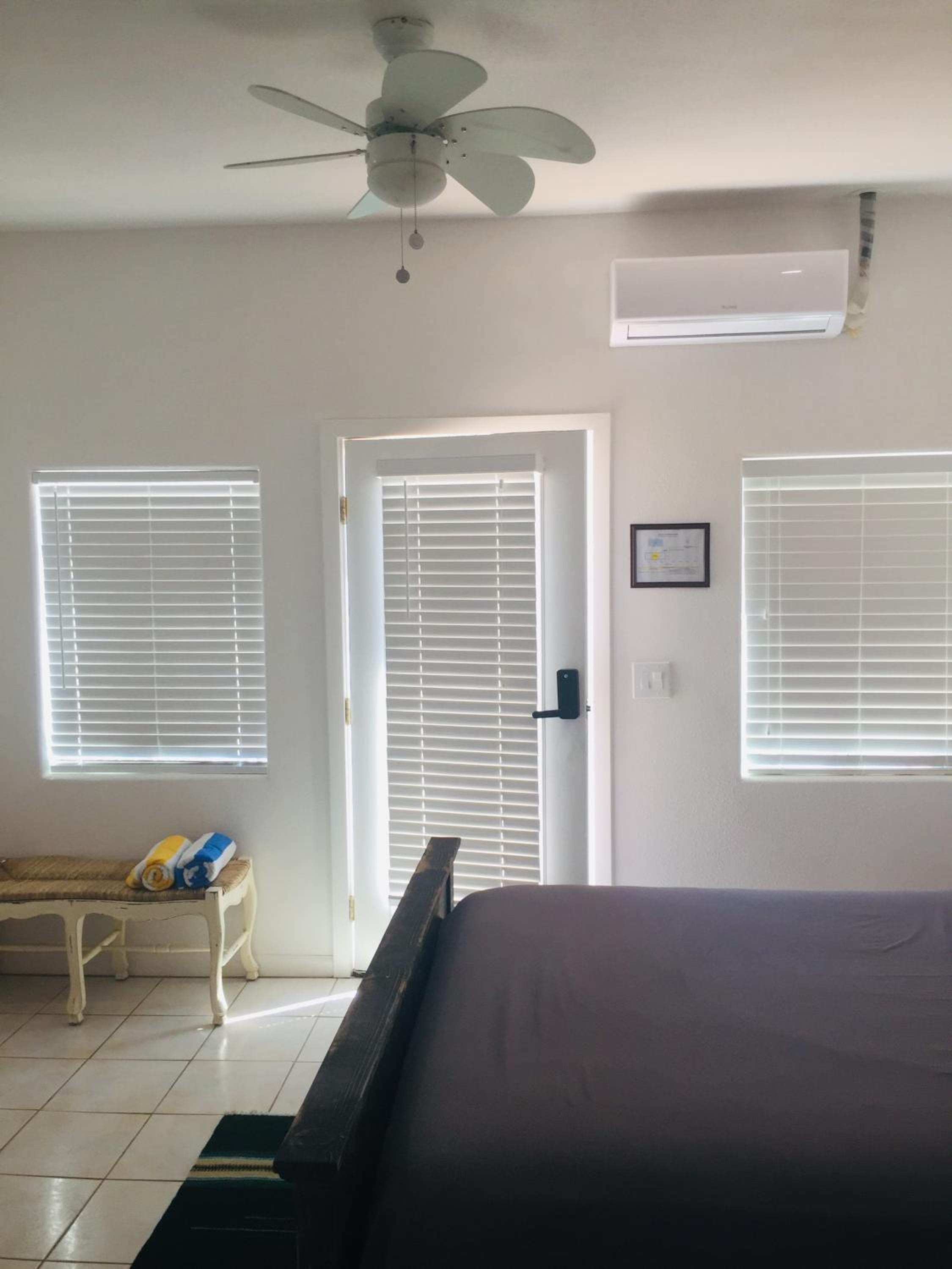 Queen Room with Pool View - Photo 2
