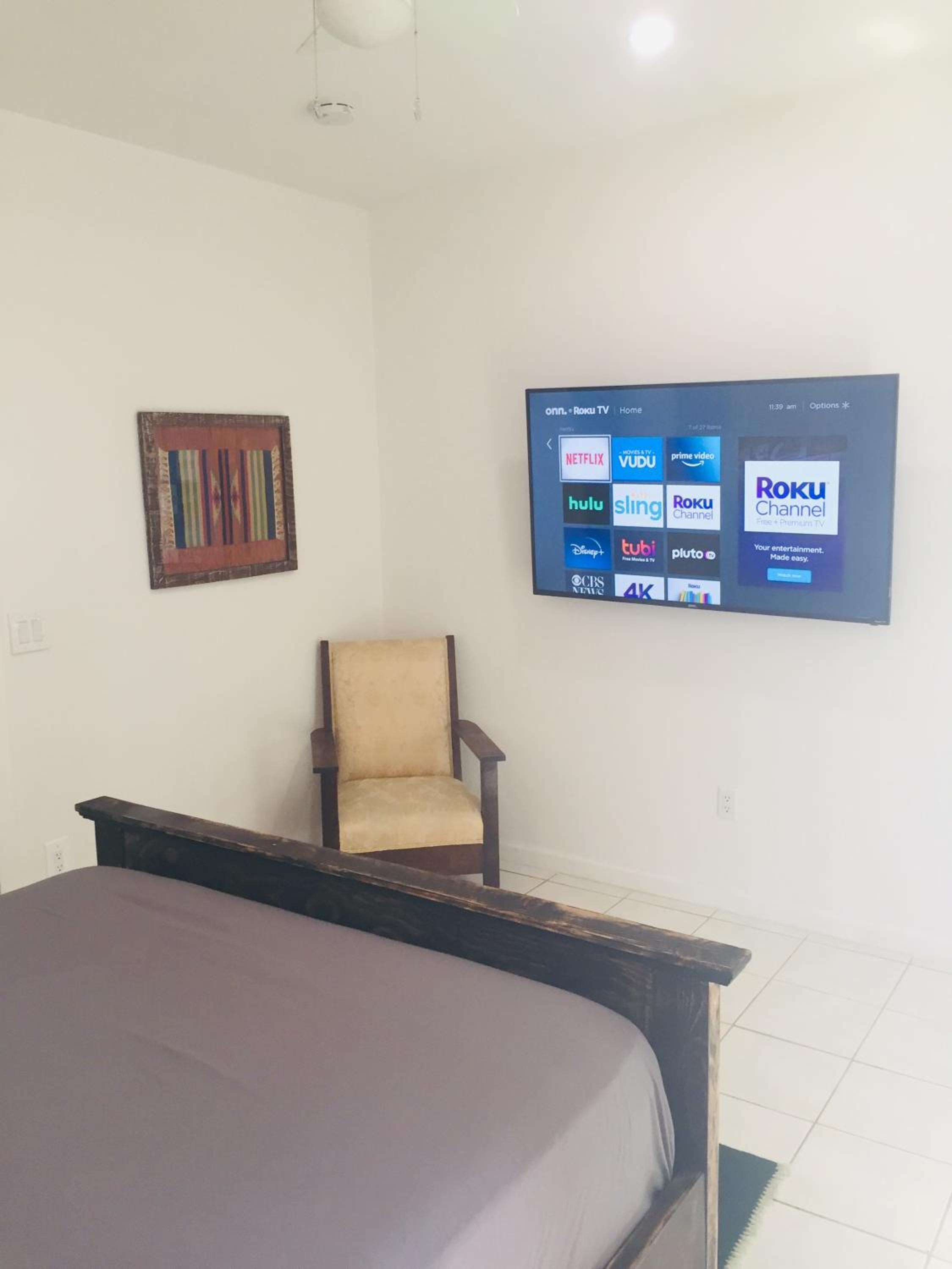 Queen Room with Pool View - Photo 3