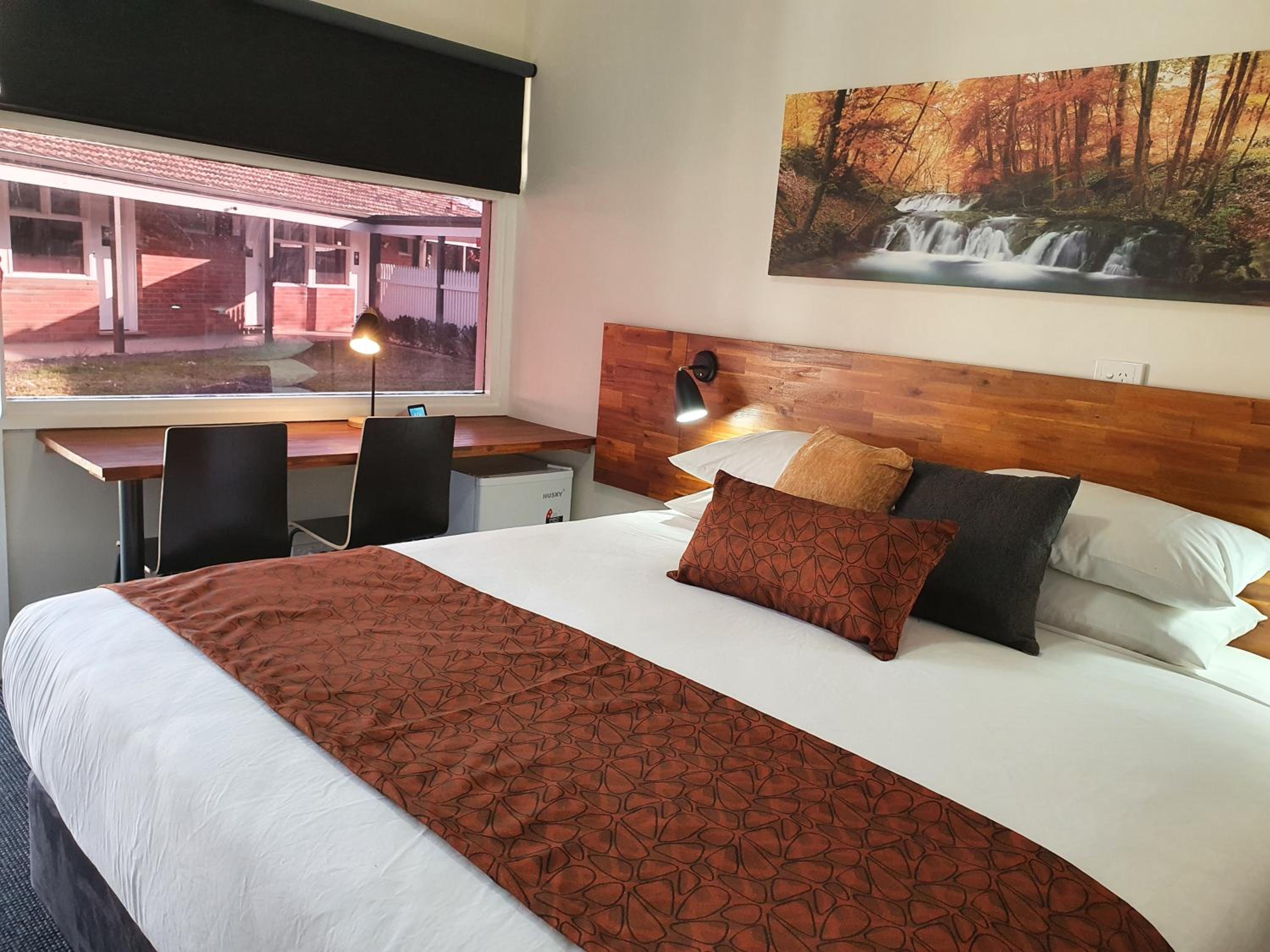 Standard King Room - Photo 9