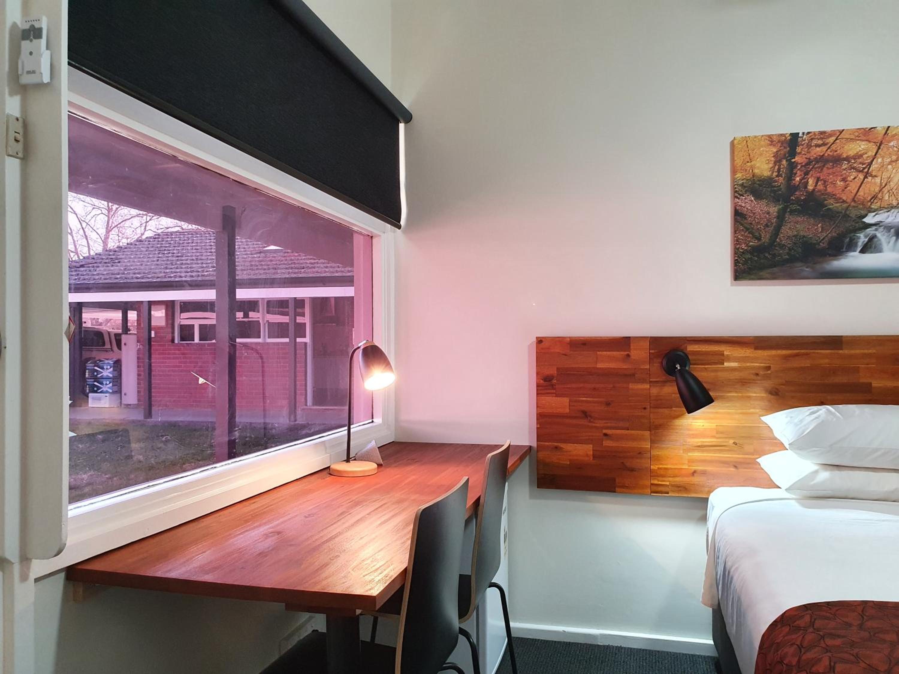 Standard King Room - Photo 5